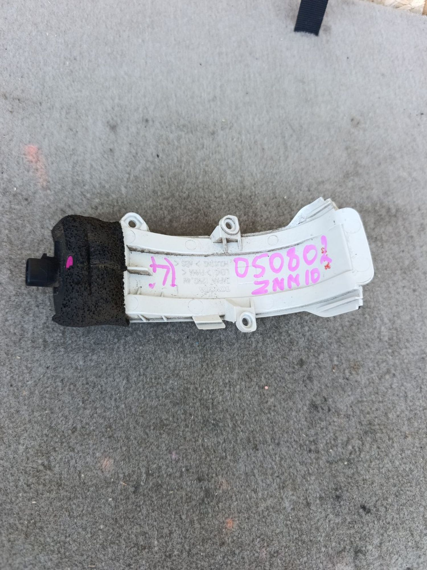 Повторитель поворота в зеркало Toyota Isis znm10, 900 рублей, Ленина