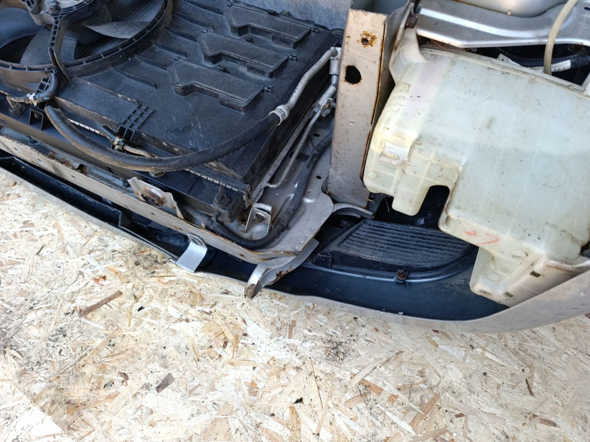 https://ycs.partsauto.market/partsauto-images/thmbs/userImages/d9b05010c61782443e0b3e264cf05921/part/051719db-ca34-48ce-a82f-0fa15733c368_1781180378287.jpg
