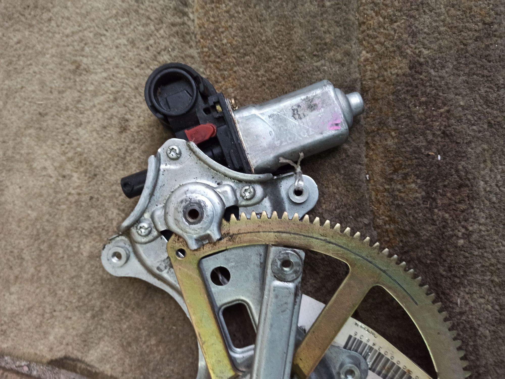 https://ycs.partsauto.market/partsauto-images/thmbs/userImages/d9b05010c61782443e0b3e264cf05921/part/070dcd78-ac9d-4492-a6b0-402f1e6a026d_1699535149373.jpg