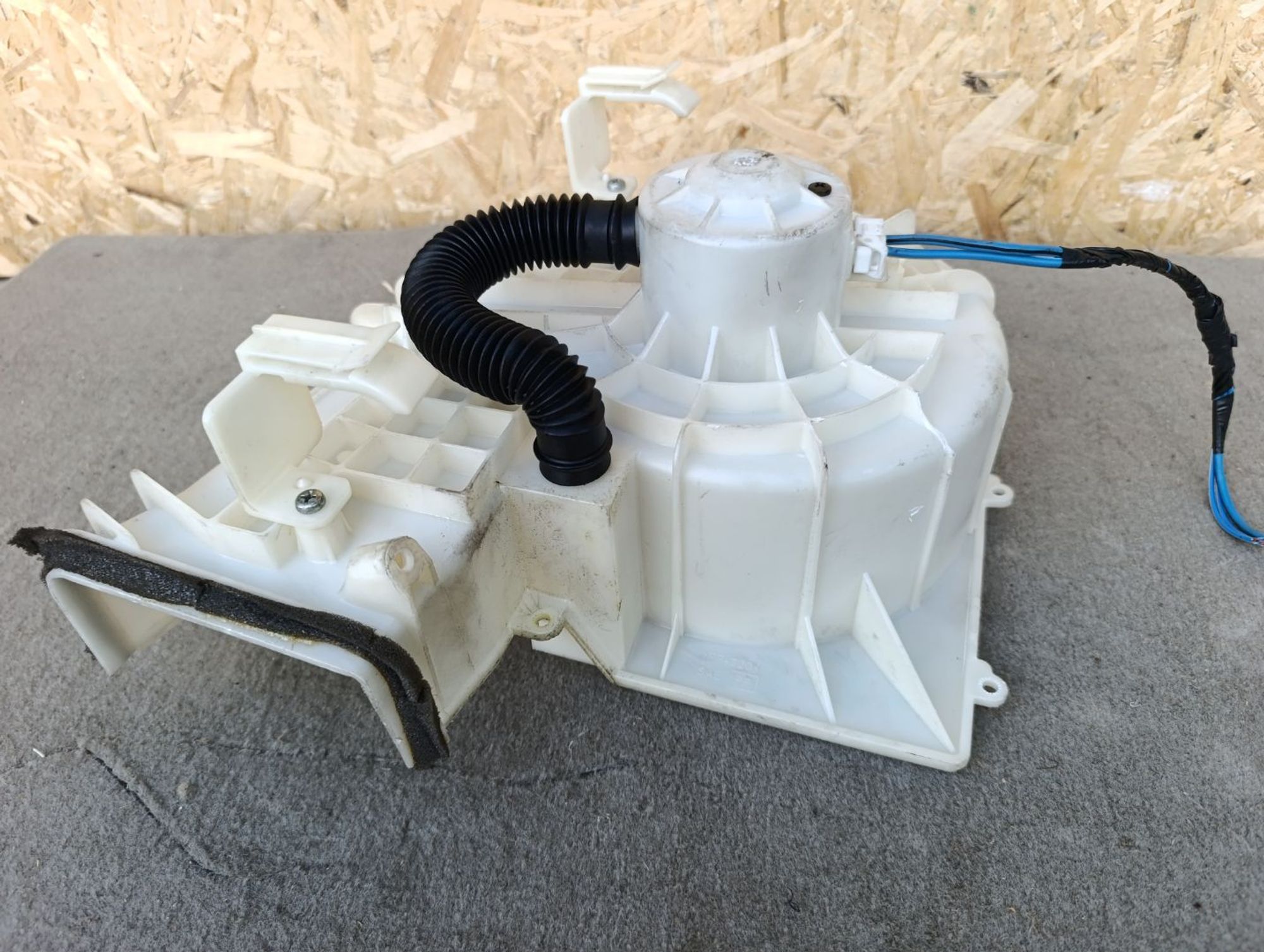 https://ycs.partsauto.market/partsauto-images/thmbs/userImages/d9b05010c61782443e0b3e264cf05921/part/0ca08437-ac8d-4f3c-8991-7b922fa5bb37_1785417421440.jpg