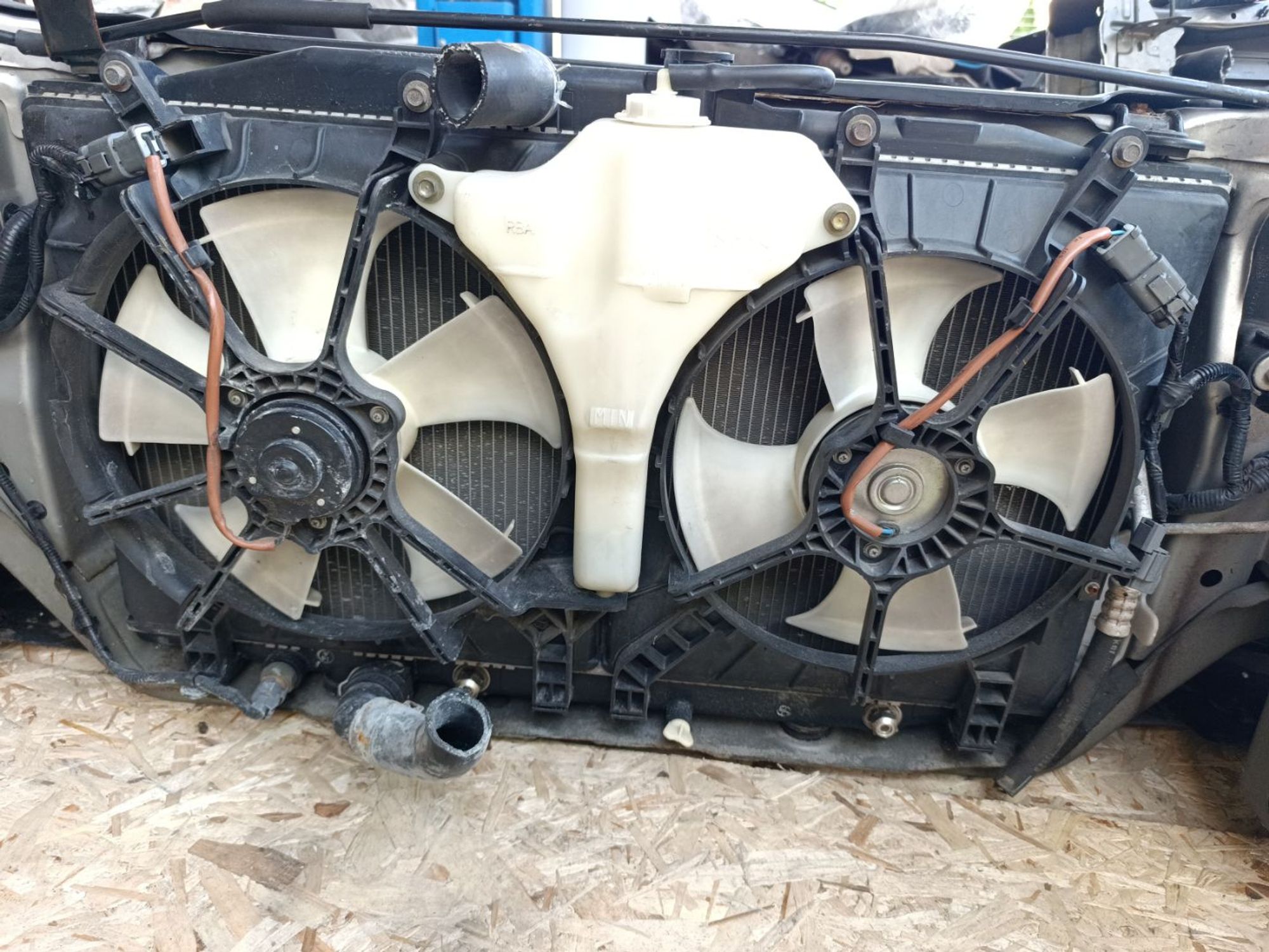 https://ycs.partsauto.market/partsauto-images/thmbs/userImages/d9b05010c61782443e0b3e264cf05921/part/0f21015f-f52c-4ac8-9a5e-61f011859f04_1781344929093.jpg