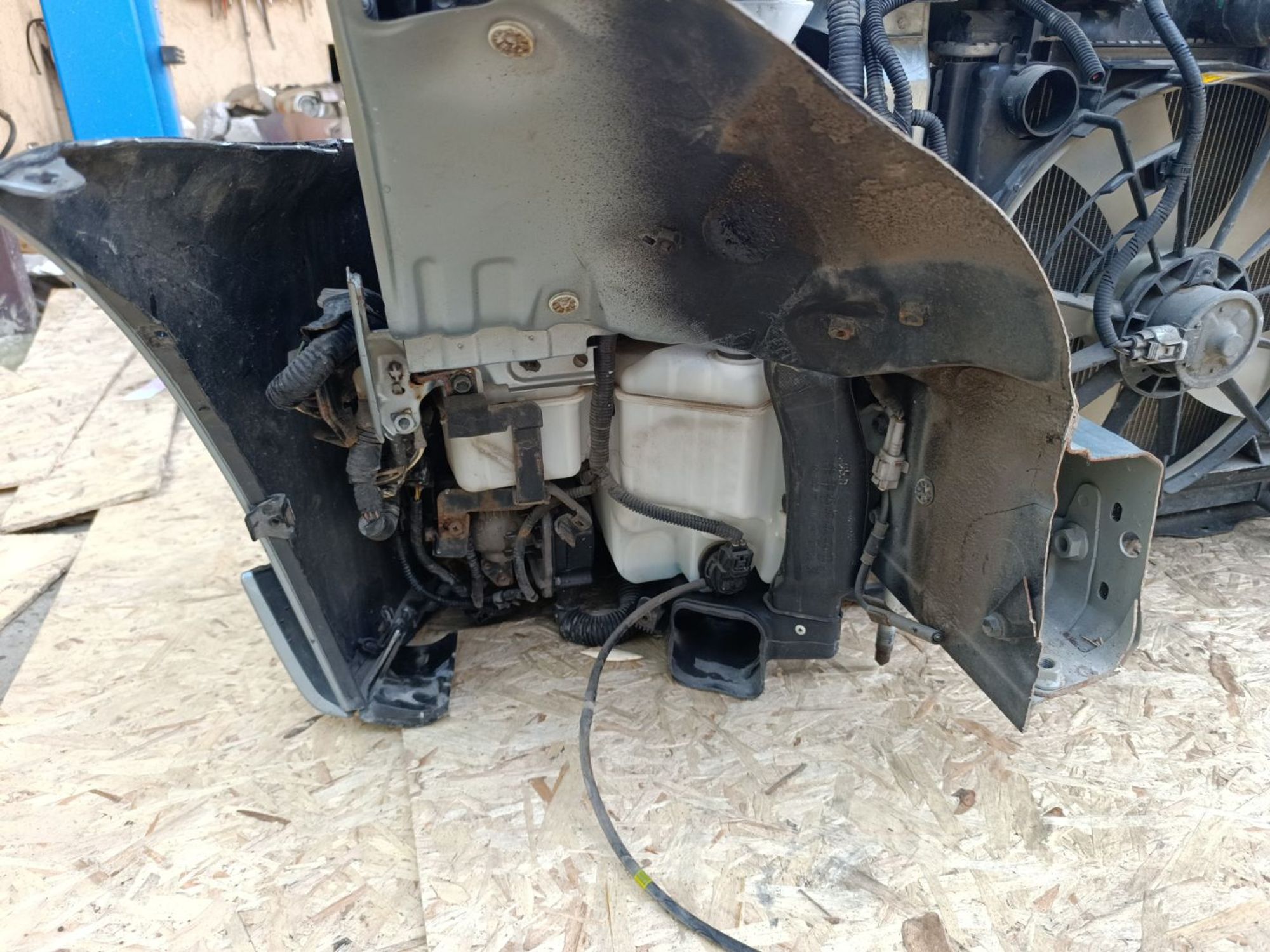 https://ycs.partsauto.market/partsauto-images/thmbs/userImages/d9b05010c61782443e0b3e264cf05921/part/1af92fbc-4713-4522-b625-9b3a2b14f202_1781250174529.jpg