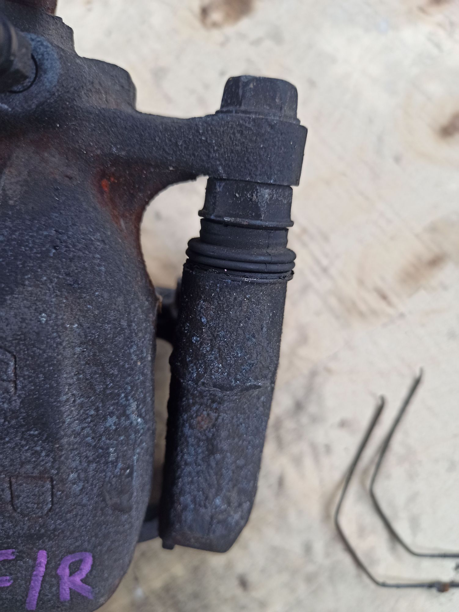 Суппорт  передний правый Toyota Mark 2 gx90, 2000 рублей, Ленина