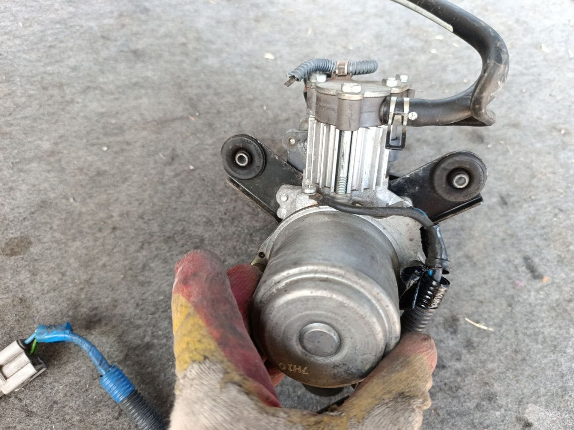 https://ycs.partsauto.market/partsauto-images/thmbs/userImages/d9b05010c61782443e0b3e264cf05921/part/259e2a12-e129-4e65-9844-f39bd1aff0c4_1781611847530.jpg