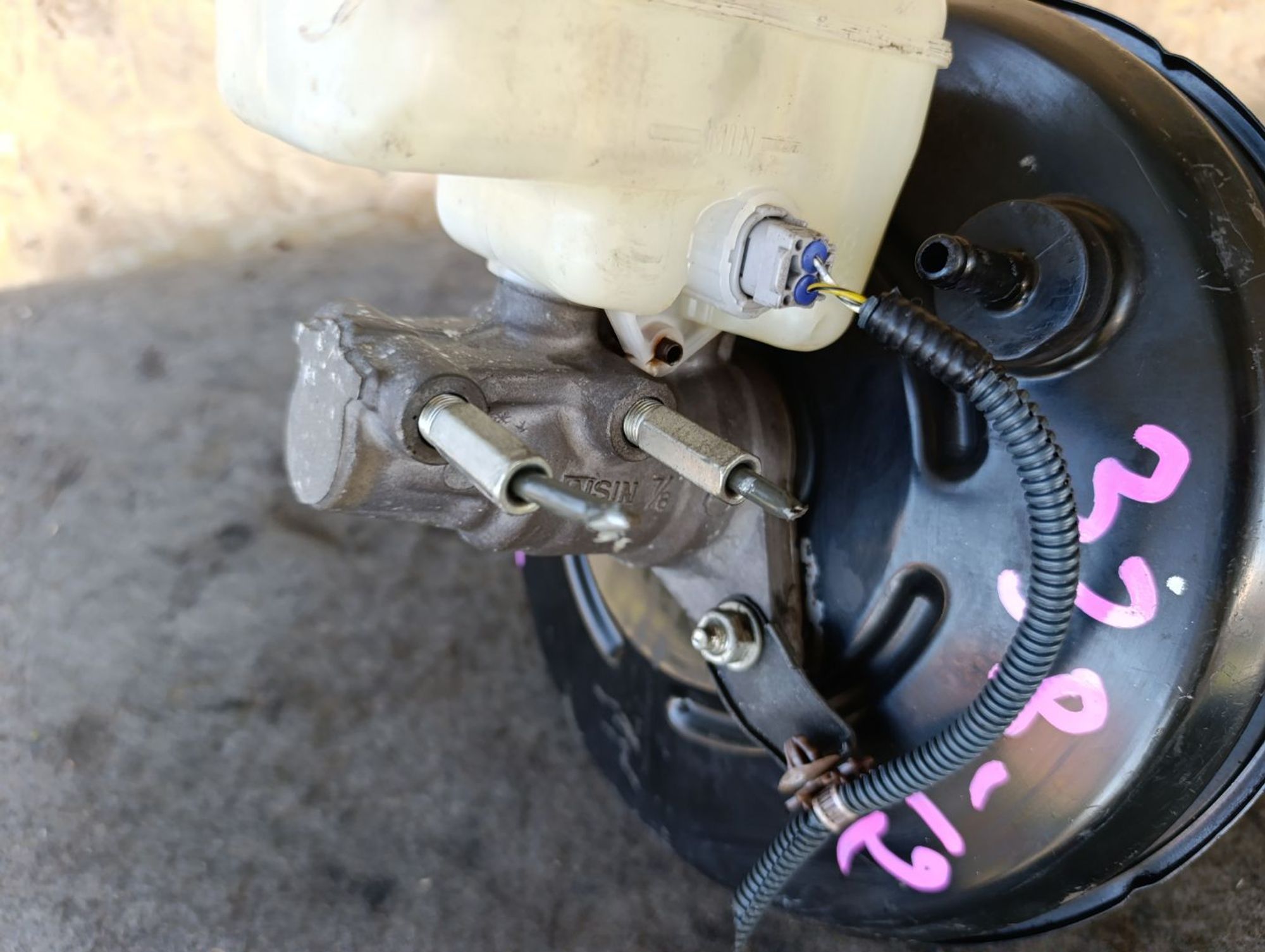 https://ycs.partsauto.market/partsauto-images/thmbs/userImages/d9b05010c61782443e0b3e264cf05921/part/38c5dbeb-dbb6-4f17-a2cf-052b9e3d8d93_1783755282349.jpg