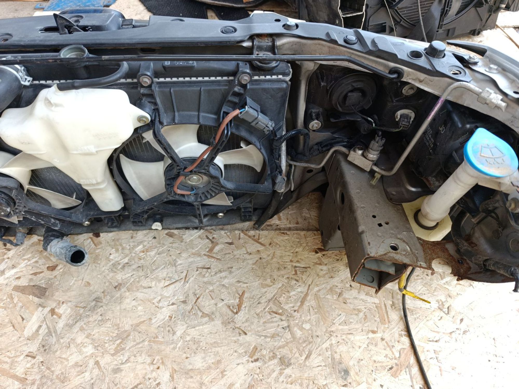 https://ycs.partsauto.market/partsauto-images/thmbs/userImages/d9b05010c61782443e0b3e264cf05921/part/3aef0b59-2d79-4f53-be96-65ccd5a6f552_1781344924715.jpg
