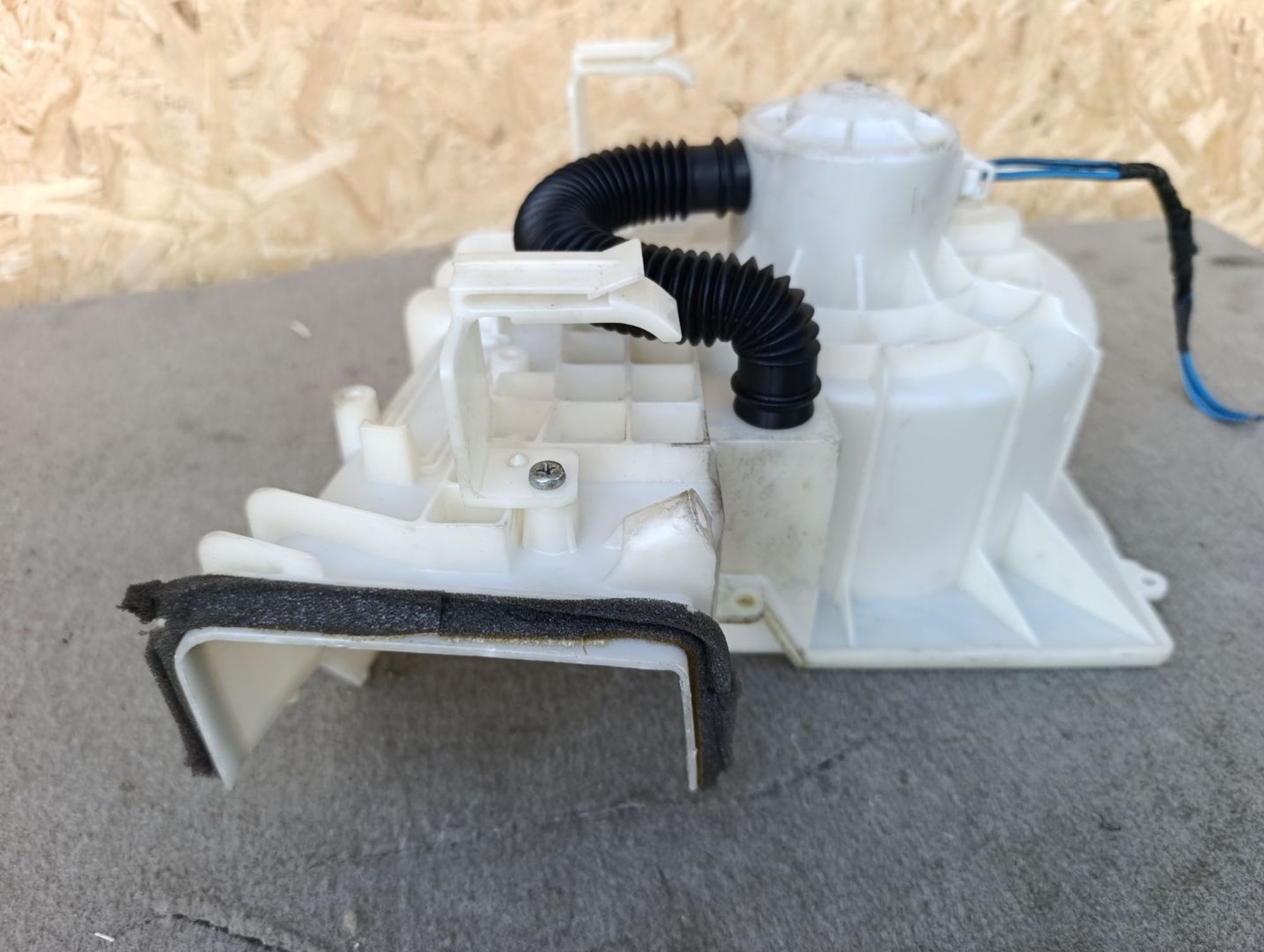 https://ycs.partsauto.market/partsauto-images/thmbs/userImages/d9b05010c61782443e0b3e264cf05921/part/4cc349b0-f50c-4830-9721-9b3651747119_1785417422844.jpg