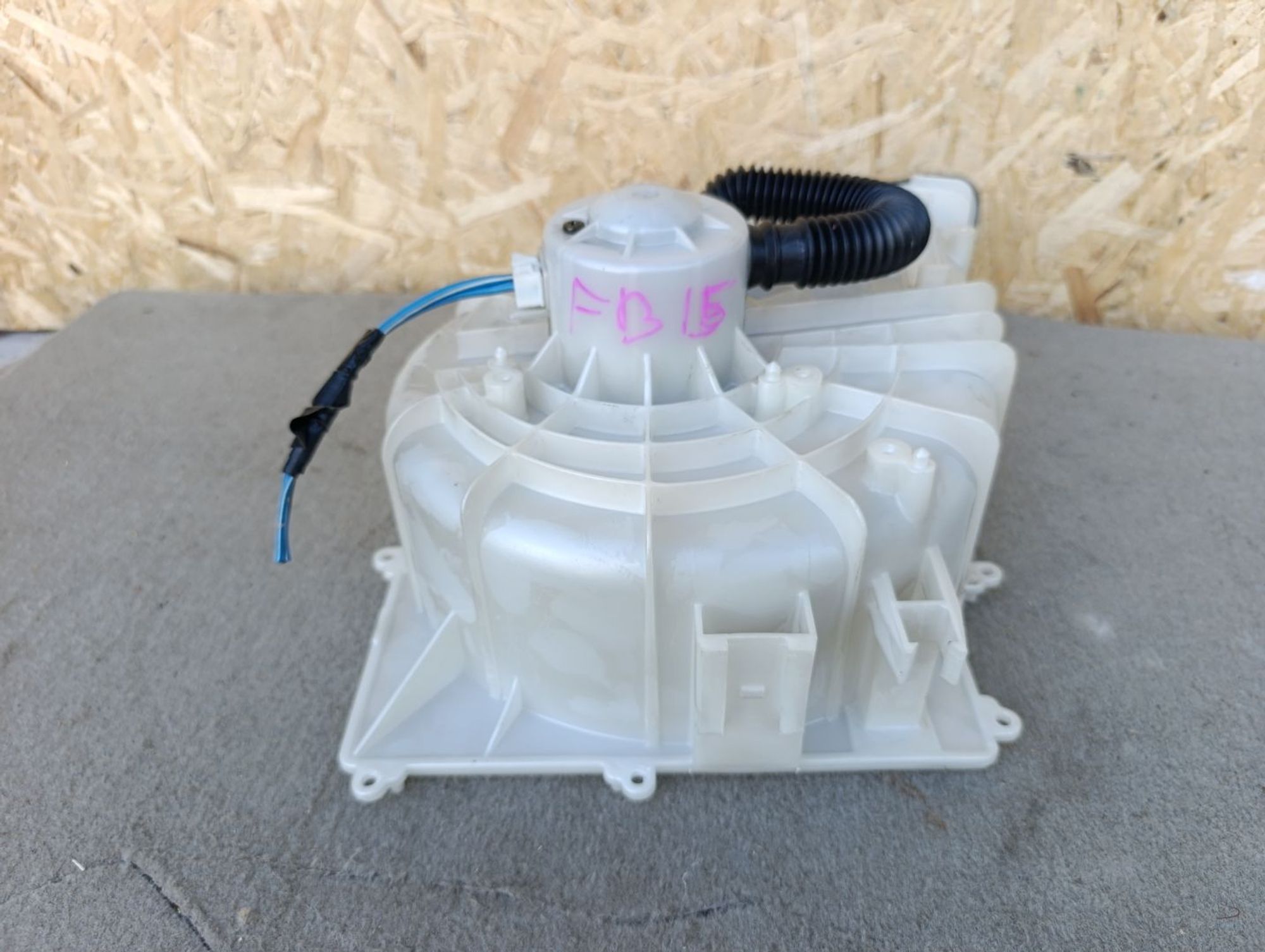 https://ycs.partsauto.market/partsauto-images/thmbs/userImages/d9b05010c61782443e0b3e264cf05921/part/5853082d-bdd1-42c4-b359-91c913310e9c_1785417531115.jpg