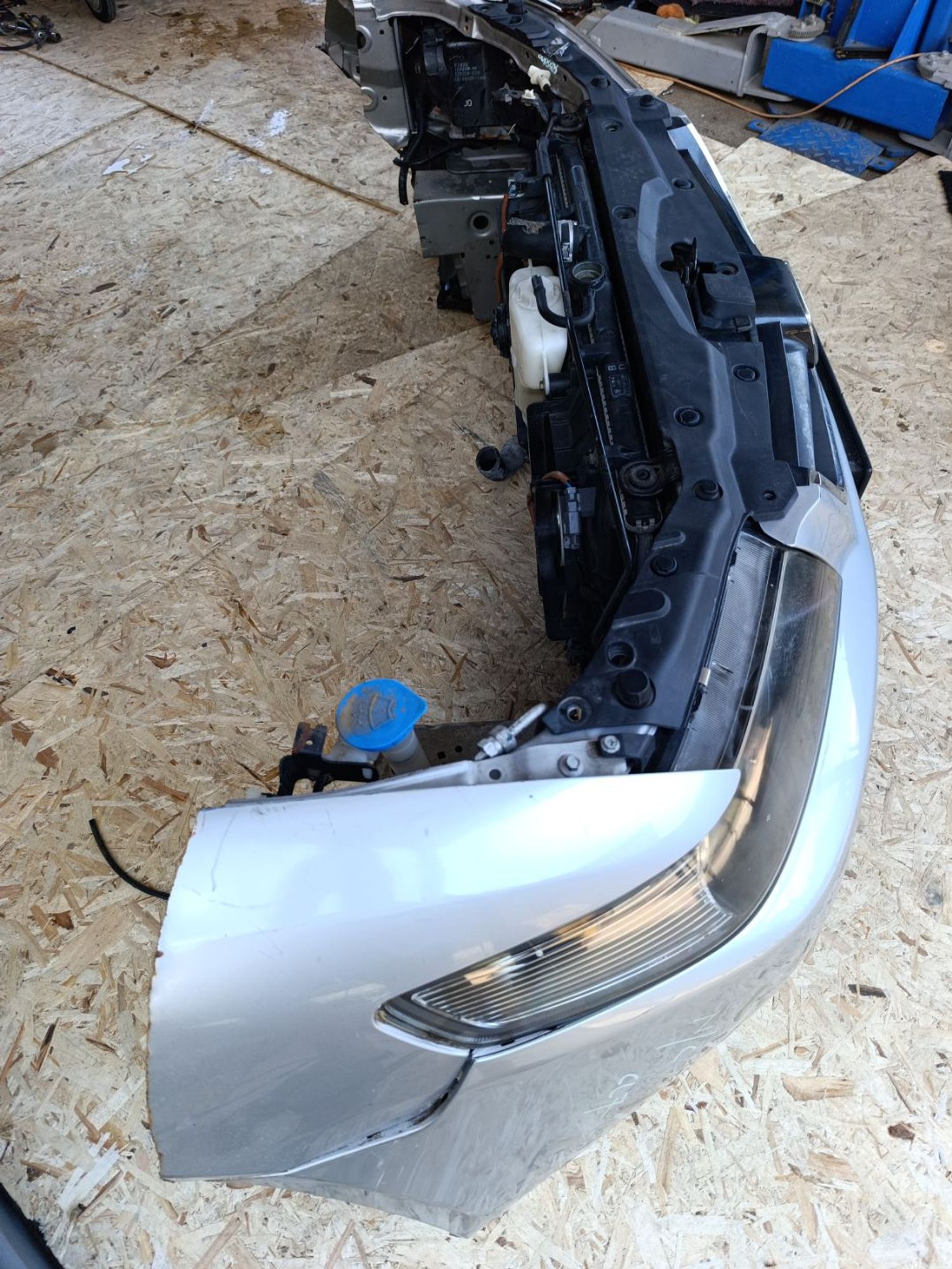 https://ycs.partsauto.market/partsauto-images/thmbs/userImages/d9b05010c61782443e0b3e264cf05921/part/5bc866bc-ebde-42f4-982a-b9a8a1871d08_1781344921041.jpg