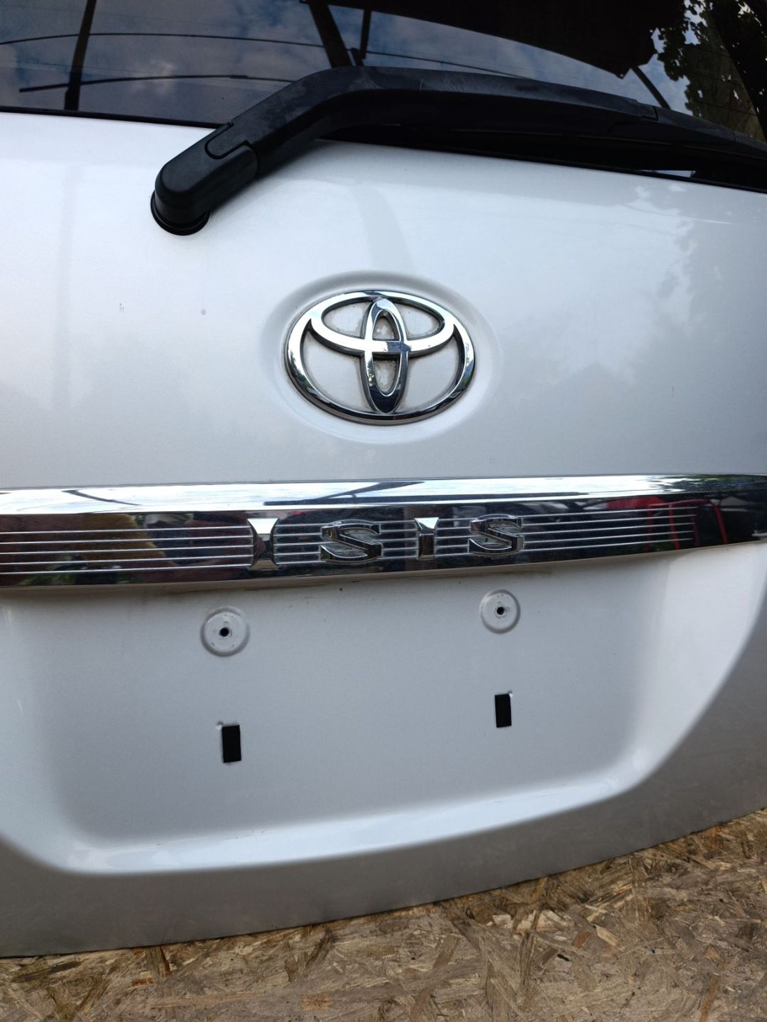 Крышка багажника Toyota Isis znm10, 22000 рублей, Ленина