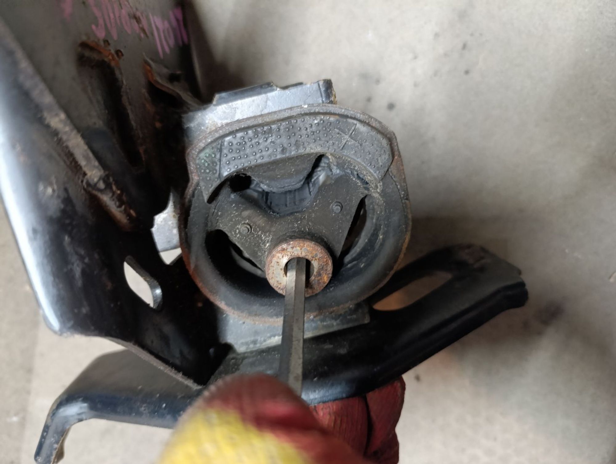 Подушка двигателя левая Toyota Ractis Ncp105, 400 рублей, Ленина