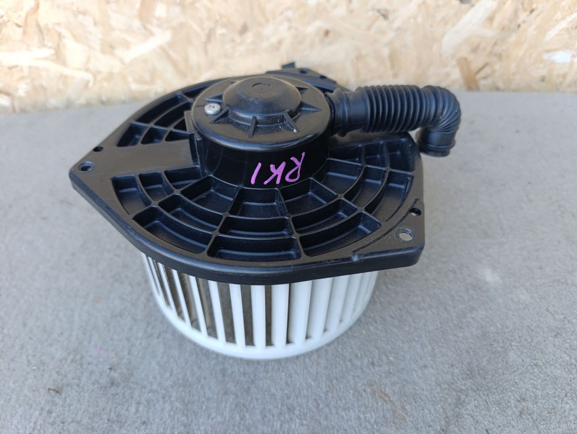 https://ycs.partsauto.market/partsauto-images/thmbs/userImages/d9b05010c61782443e0b3e264cf05921/part/69685d82-f655-41a0-8b0a-16c0c04890db_1785423368969.jpg