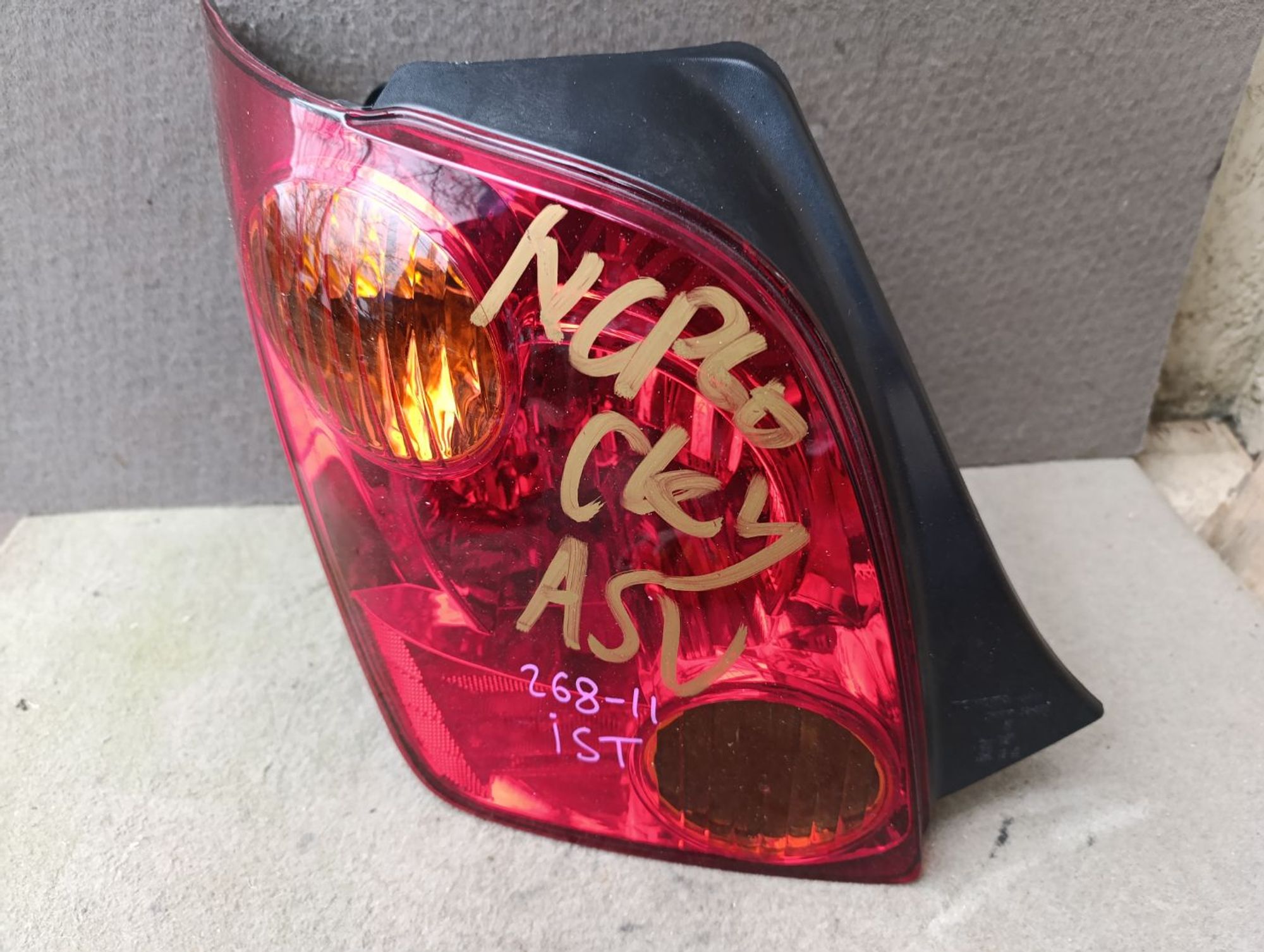 Фонарь, стоп задний левый Toyota Ist, ncp60, 7500 рублей, Ленина