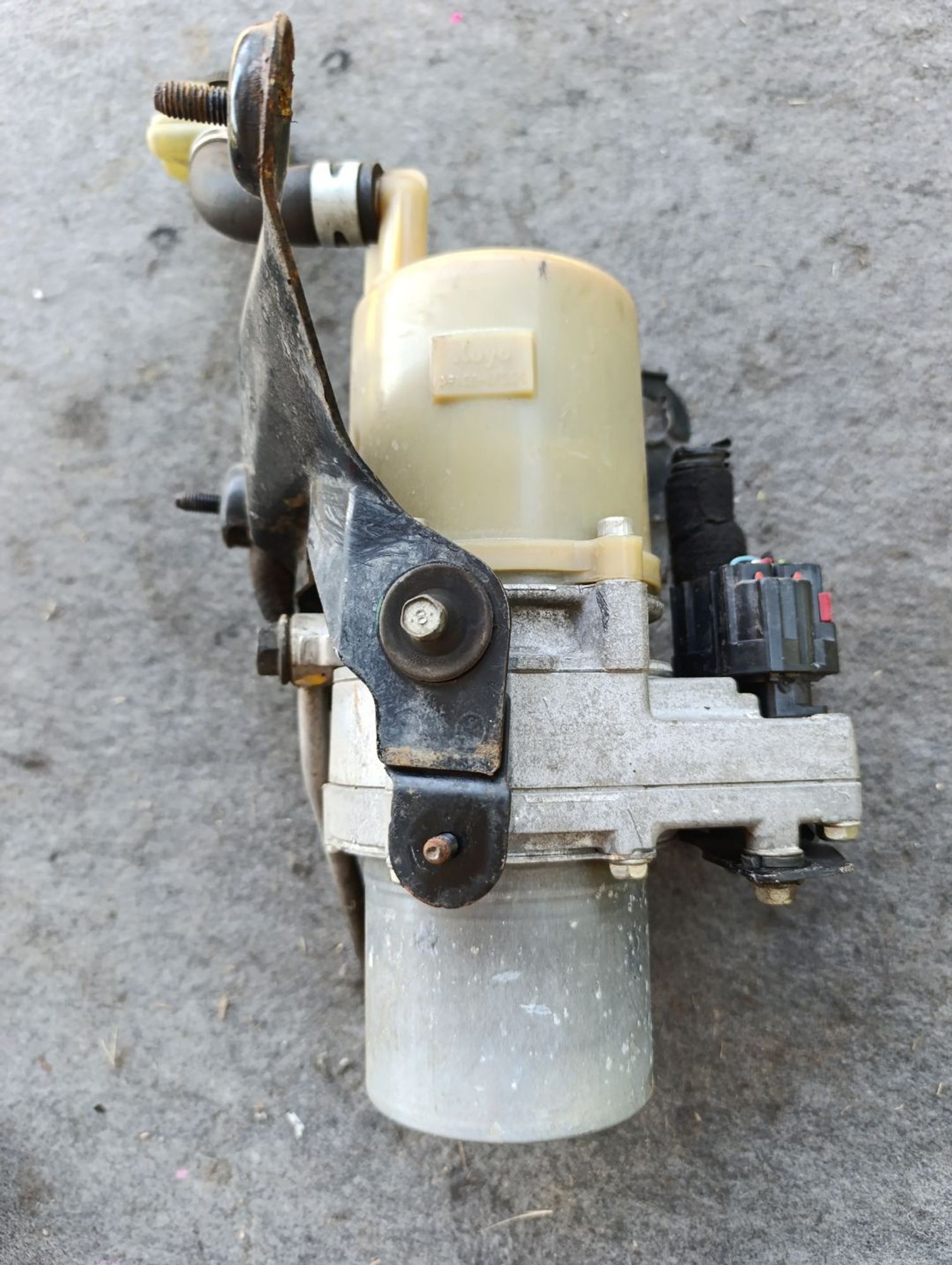 https://ycs.partsauto.market/partsauto-images/thmbs/userImages/d9b05010c61782443e0b3e264cf05921/part/6d8cfbd7-fa63-4870-829a-cab460ad7c67_1783069654381.jpg