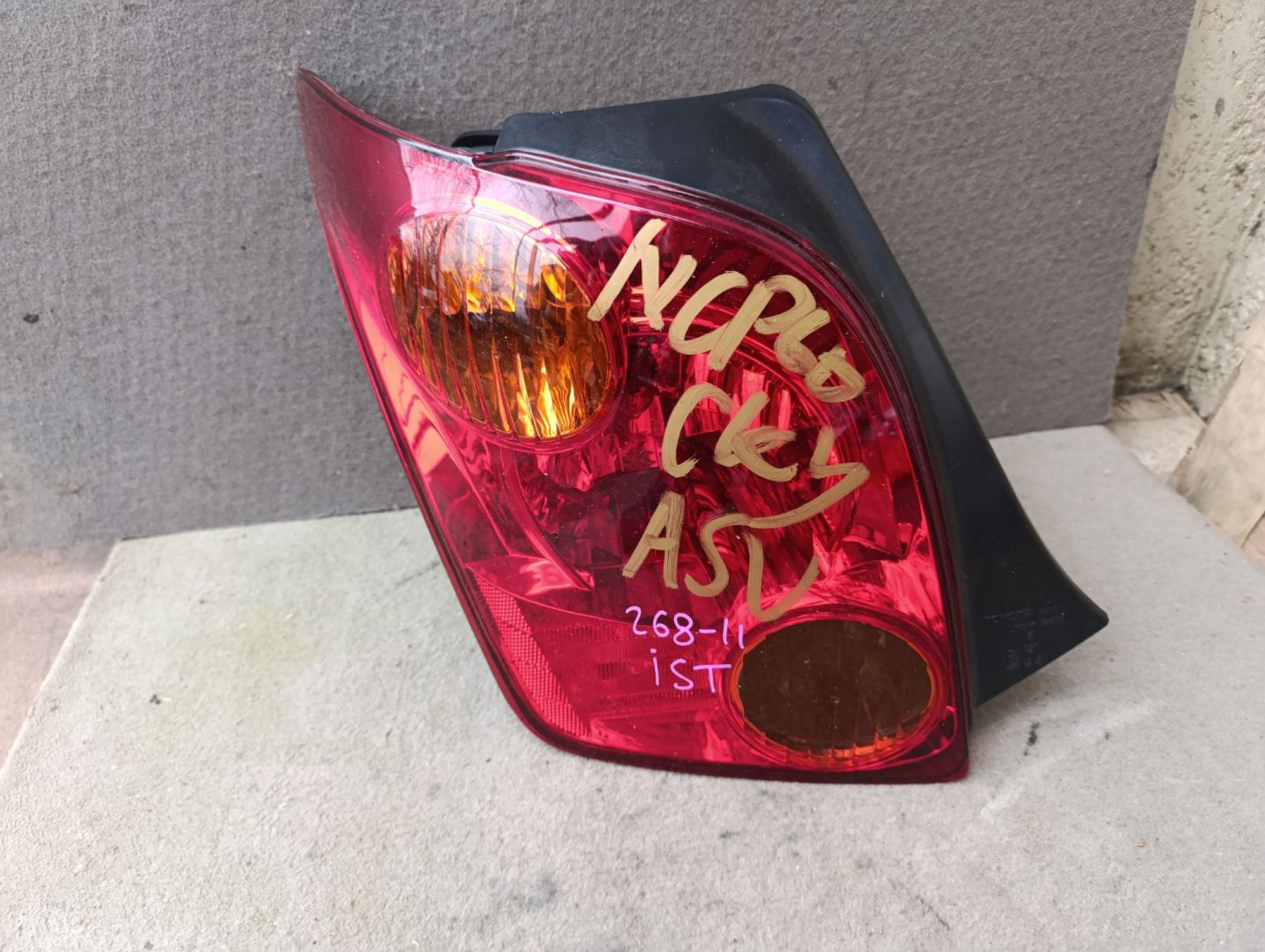 Фонарь, стоп задний левый Toyota Ist, ncp60, 7500 рублей, Ленина