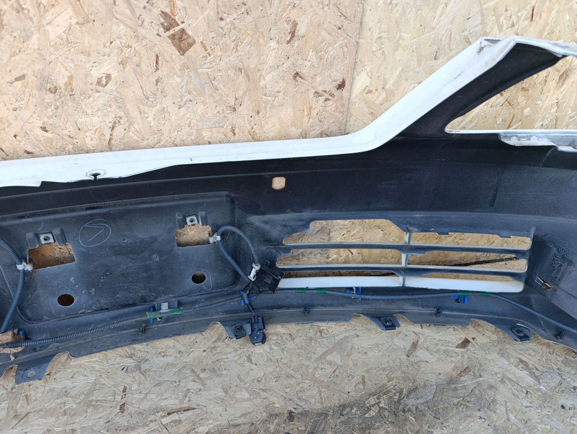 https://ycs.partsauto.market/partsauto-images/thmbs/userImages/d9b05010c61782443e0b3e264cf05921/part/77e8eb69-9582-4863-841a-b35610fea96e_1783090556303.jpg