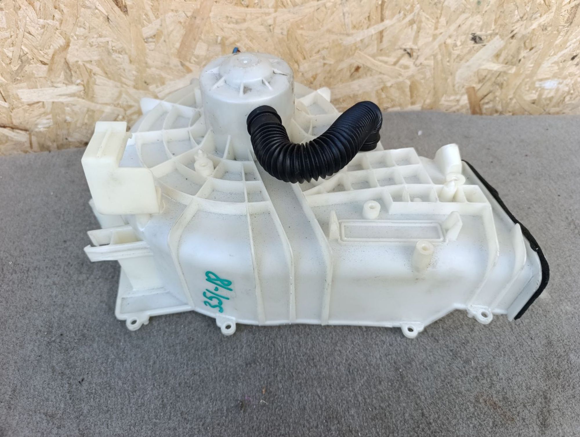 https://ycs.partsauto.market/partsauto-images/thmbs/userImages/d9b05010c61782443e0b3e264cf05921/part/78526b4e-71b5-4d23-97ea-db0ca959305e_1785416768945.jpg