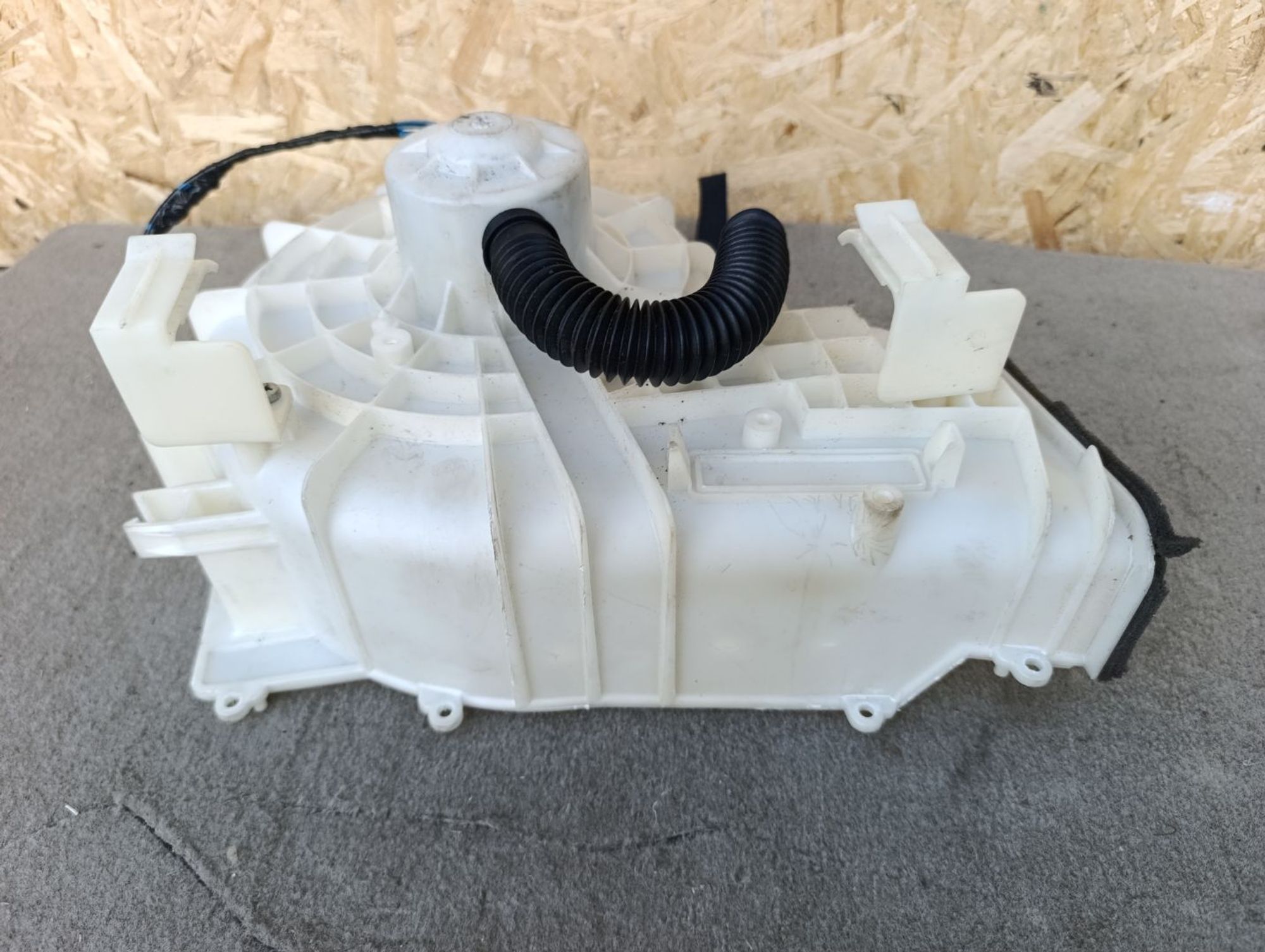 https://ycs.partsauto.market/partsauto-images/thmbs/userImages/d9b05010c61782443e0b3e264cf05921/part/7d885e84-46cc-4a8f-8f9c-5e95c25244f4_1785417424722.jpg