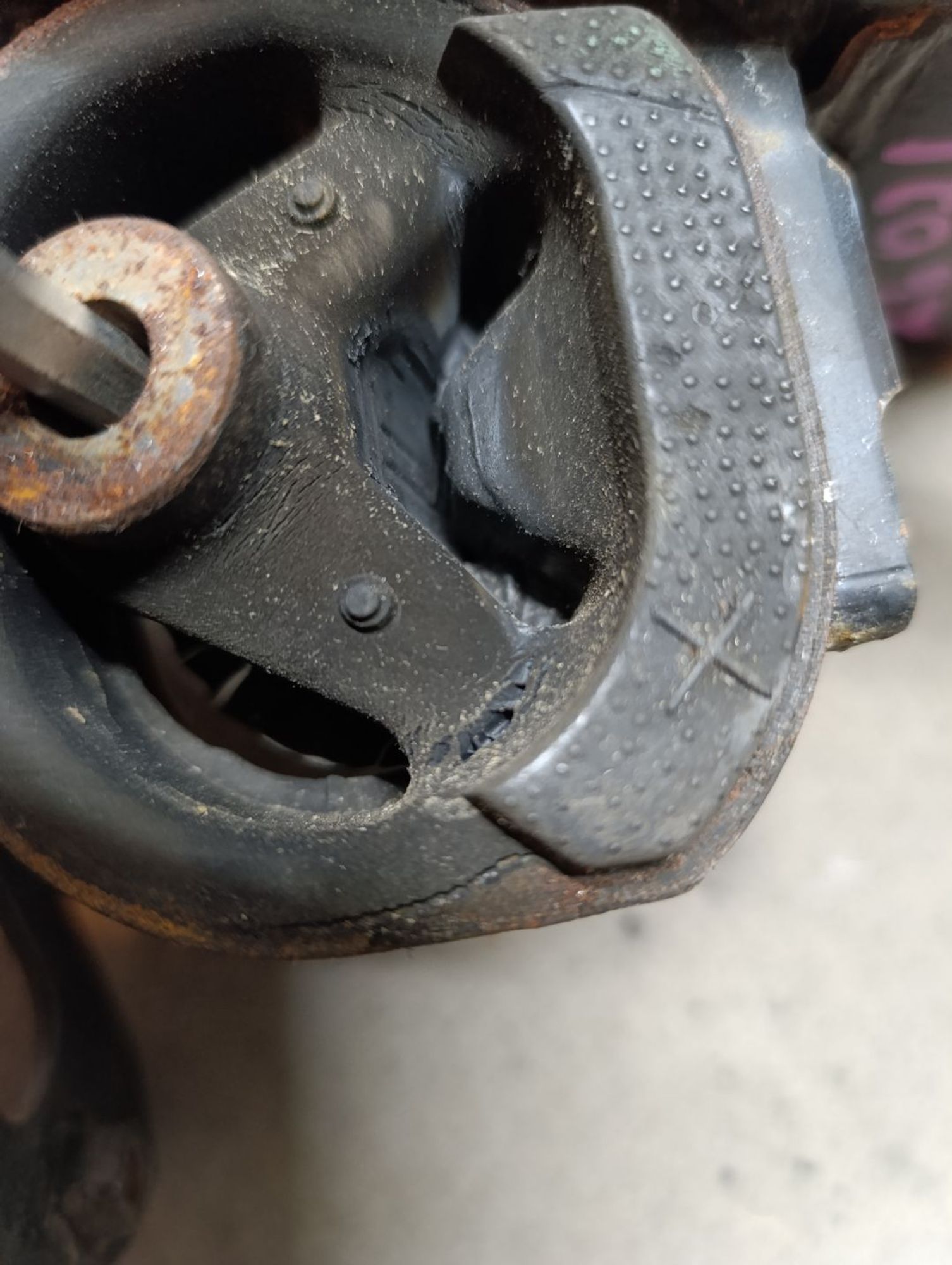 Подушка двигателя левая Toyota Ractis Ncp105, 400 рублей, Ленина