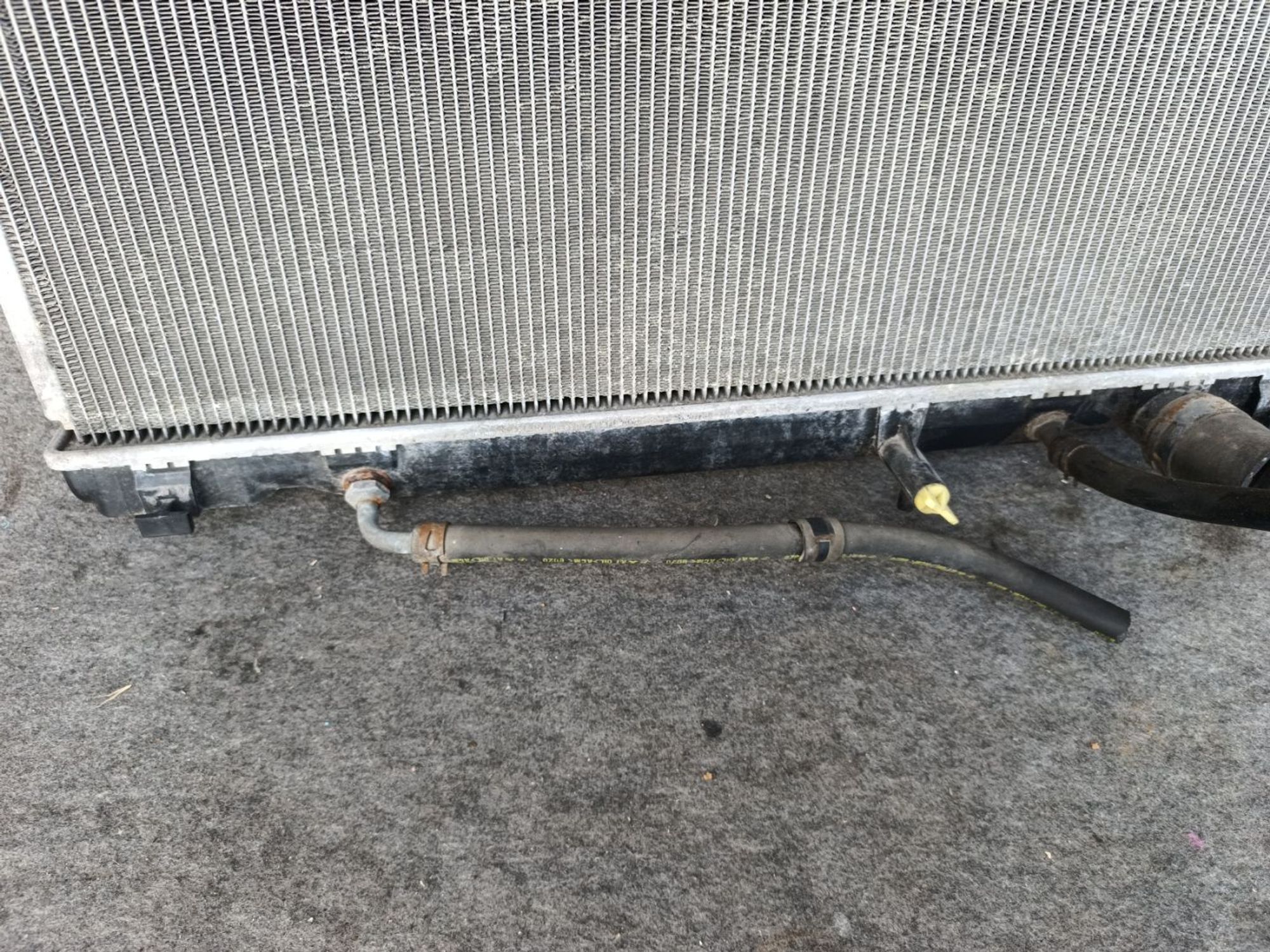 https://ycs.partsauto.market/partsauto-images/thmbs/userImages/d9b05010c61782443e0b3e264cf05921/part/81927a47-c574-4ae1-b84a-952056957979_1781188225019.jpg