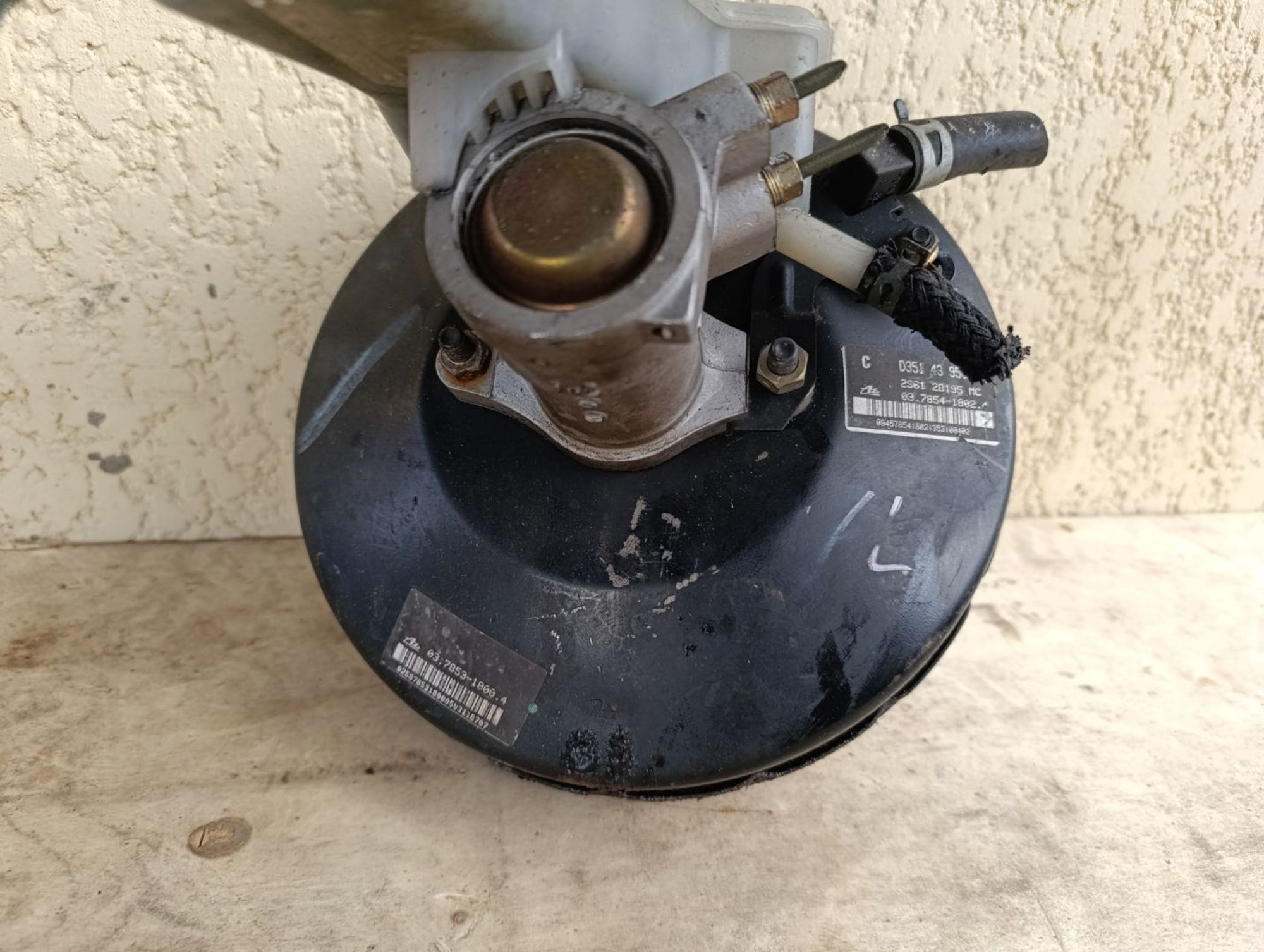 https://ycs.partsauto.market/partsauto-images/thmbs/userImages/d9b05010c61782443e0b3e264cf05921/part/85a47651-8fa0-4add-bcf1-4c1fe3426423_1733990342255.jpg