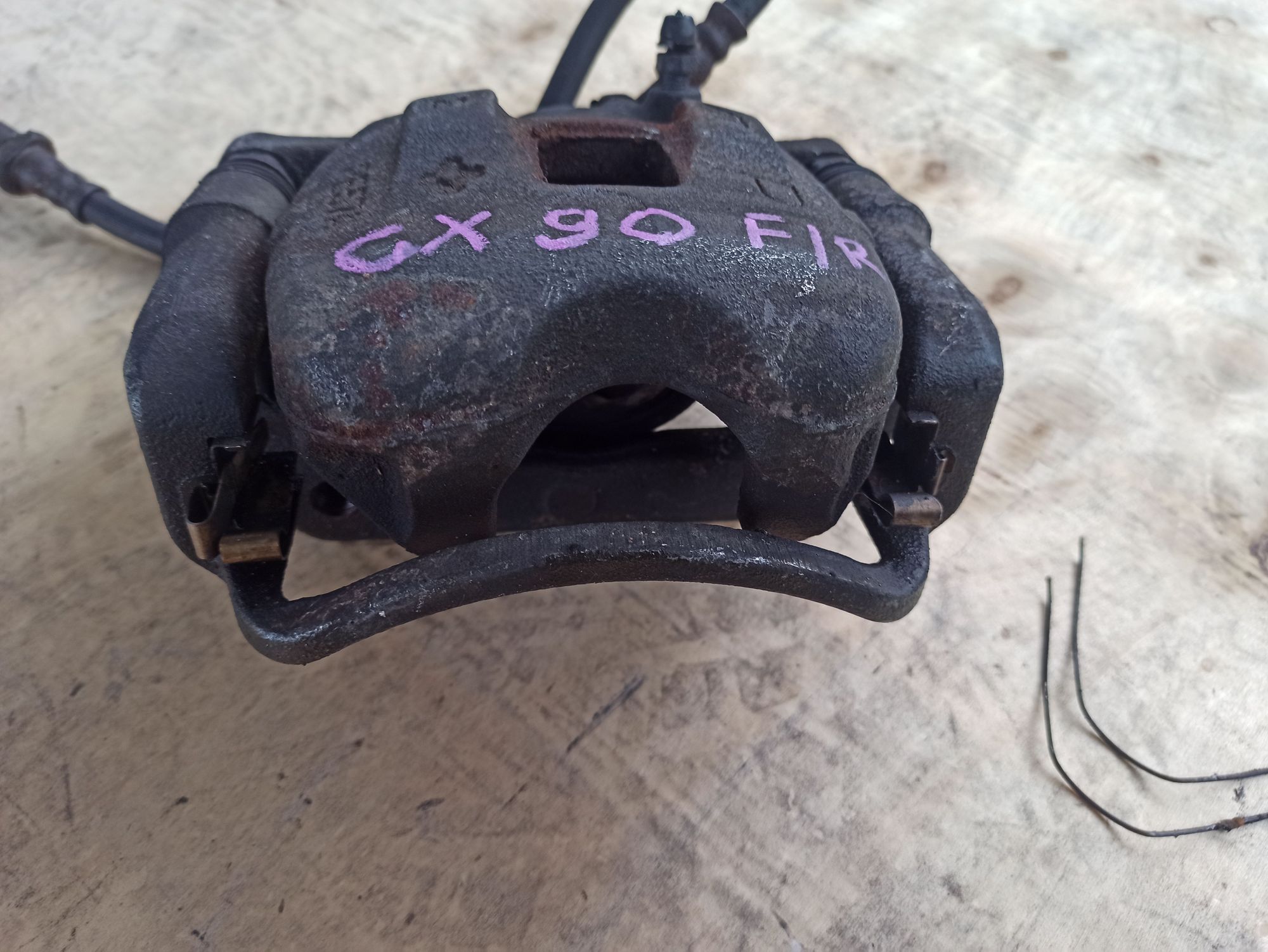 Суппорт  передний правый Toyota Mark 2 gx90, 2000 рублей, Ленина