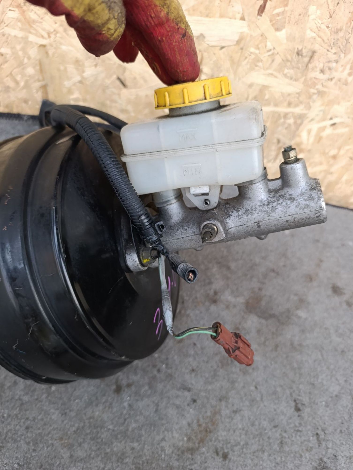 https://ycs.partsauto.market/partsauto-images/thmbs/userImages/d9b05010c61782443e0b3e264cf05921/part/975f2b56-42d0-4234-86b2-bc3b73143279_1783701222716.jpg
