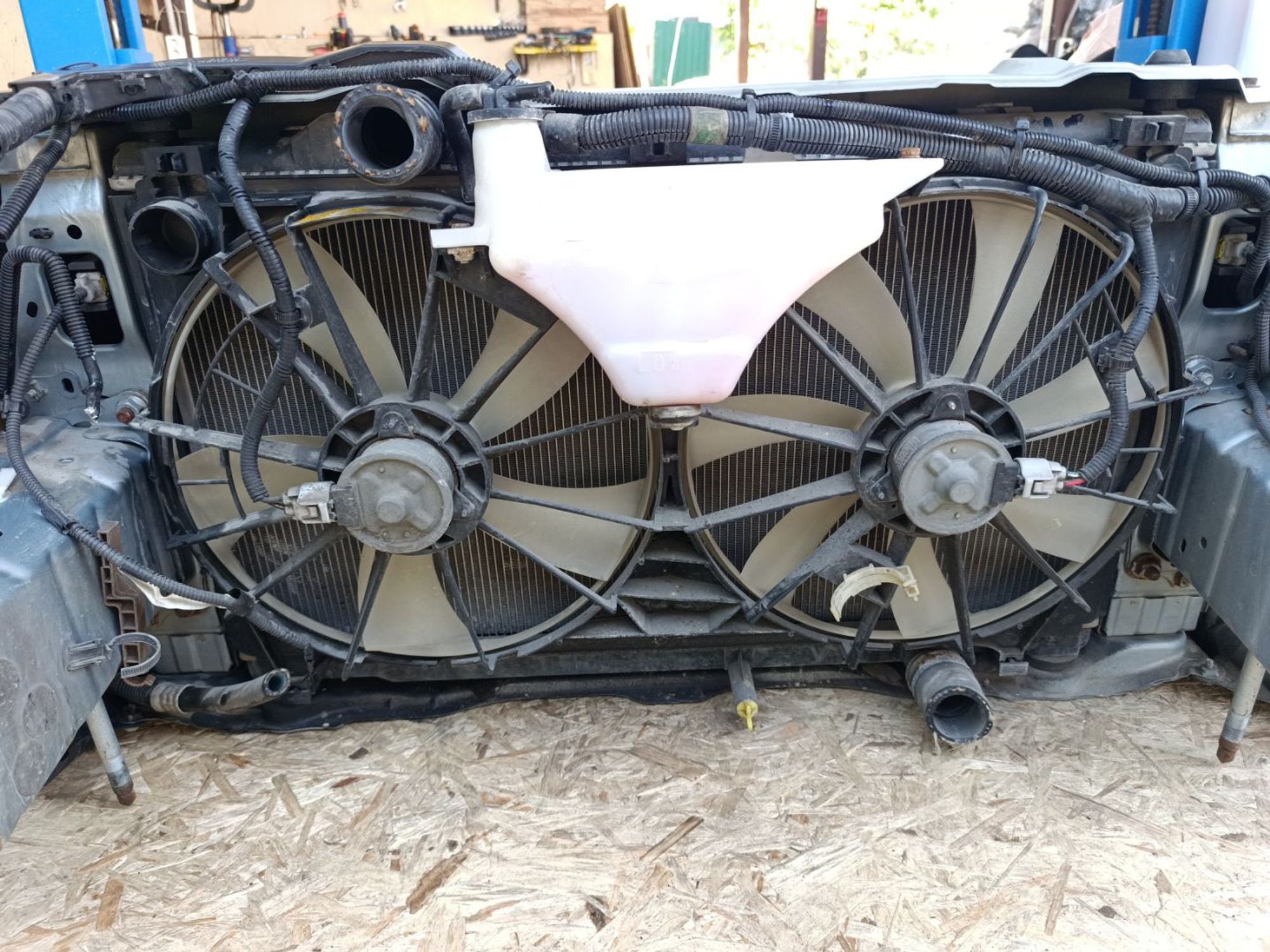 https://ycs.partsauto.market/partsauto-images/thmbs/userImages/d9b05010c61782443e0b3e264cf05921/part/9770bf9d-c3b2-452f-98db-c35b51be7b2a_1781250169828.jpg