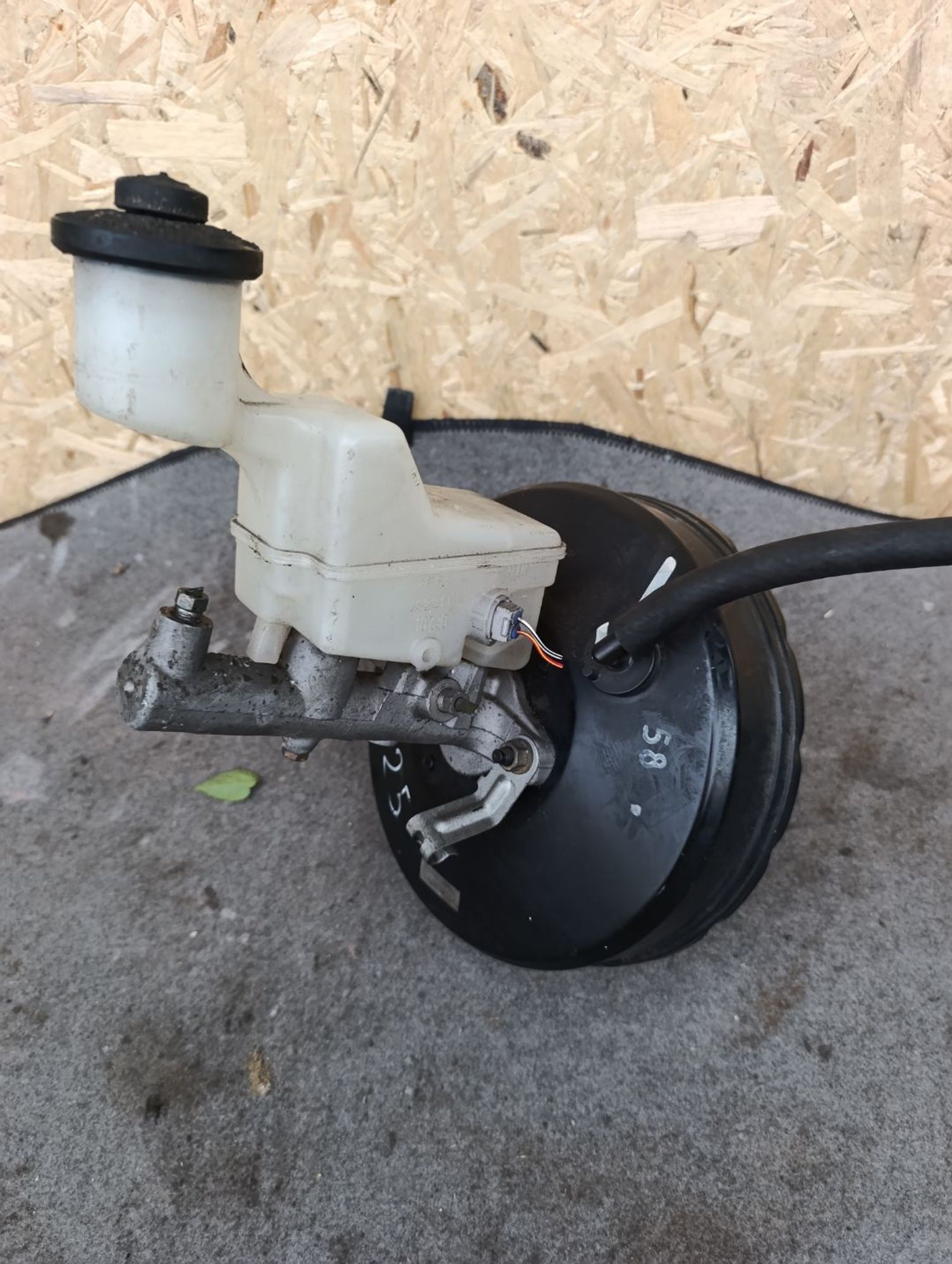 https://ycs.partsauto.market/partsauto-images/thmbs/userImages/d9b05010c61782443e0b3e264cf05921/part/98feff74-d389-44dd-b391-ee7eb619bad4_1783700389069.jpg