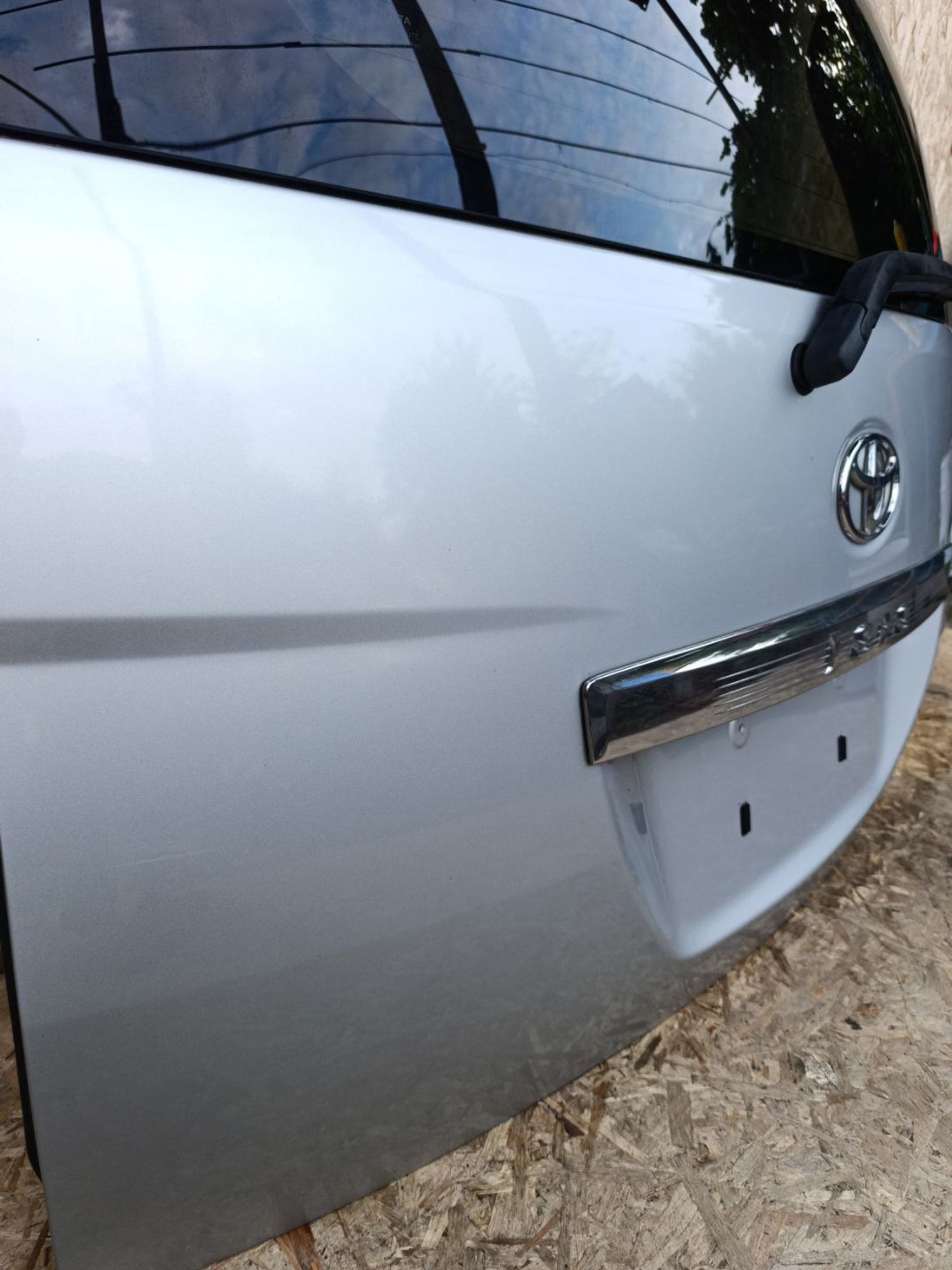 Крышка багажника Toyota Isis znm10, 22000 рублей, Ленина