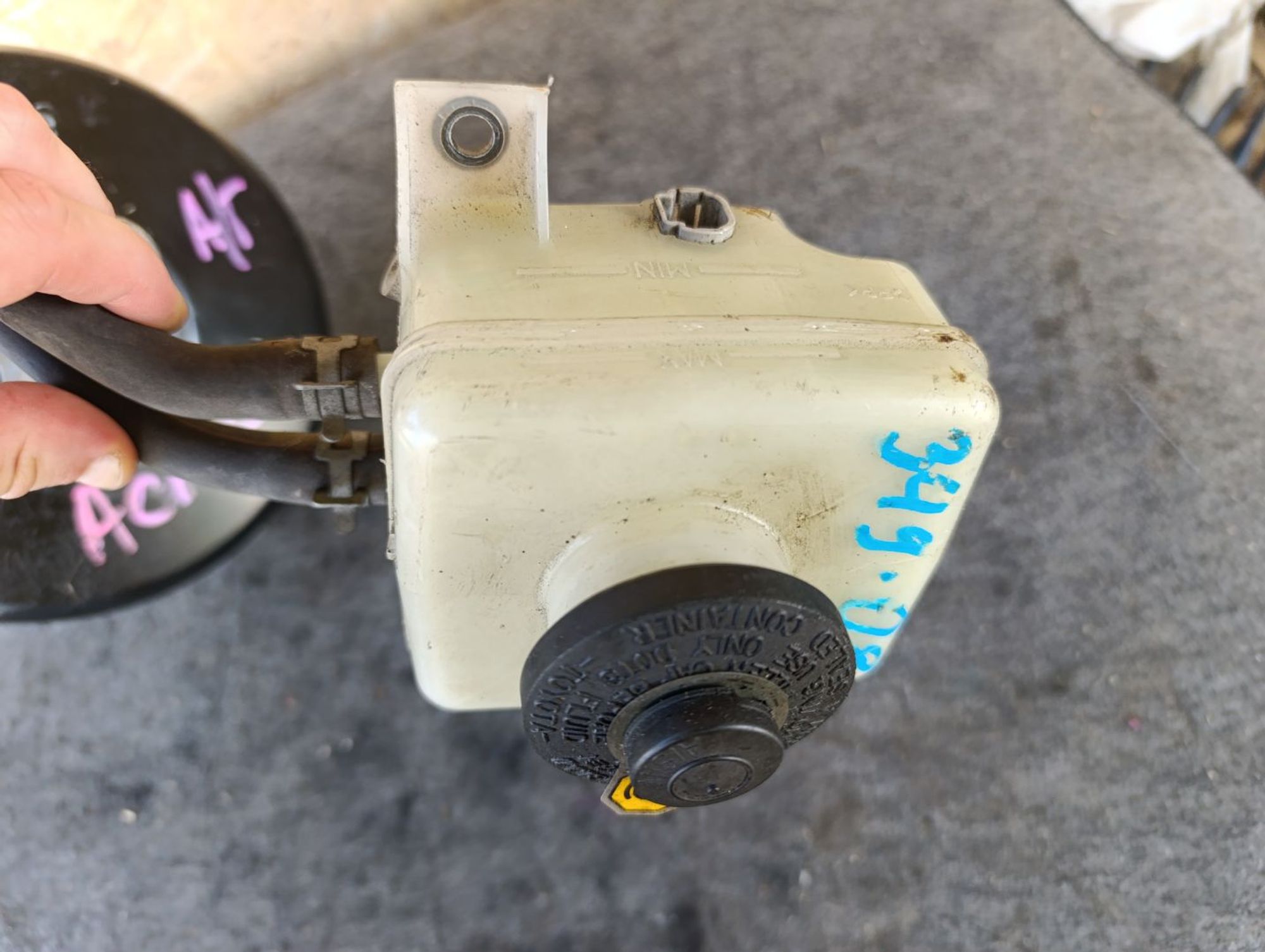 https://ycs.partsauto.market/partsauto-images/thmbs/userImages/d9b05010c61782443e0b3e264cf05921/part/a3530cee-0bd8-40a8-bf1c-c49759ed8541_1783751226562.jpg