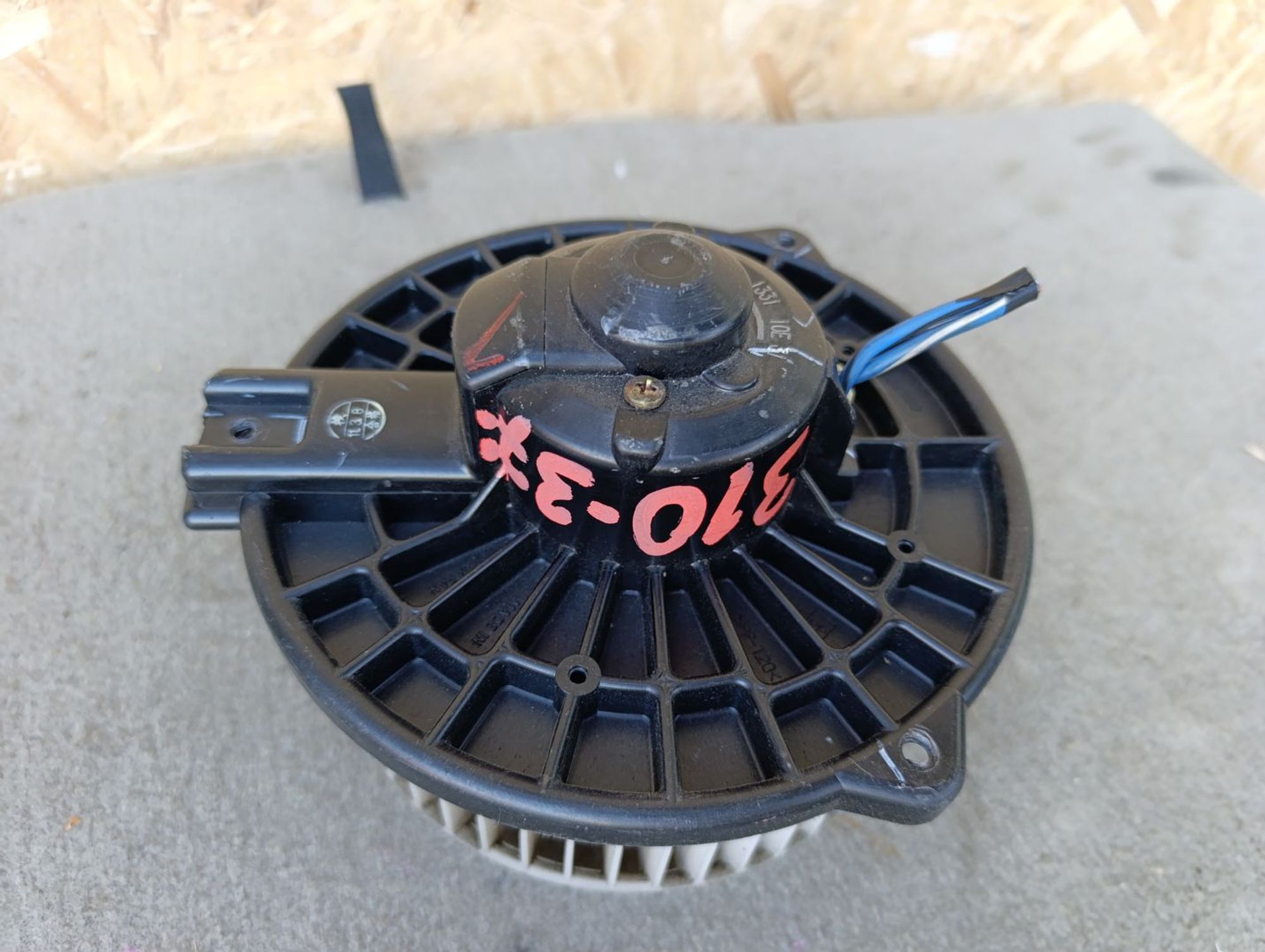 https://ycs.partsauto.market/partsauto-images/thmbs/userImages/d9b05010c61782443e0b3e264cf05921/part/a5e3990c-8c36-4d29-9bb1-32770ef48795_1785508983809.jpg