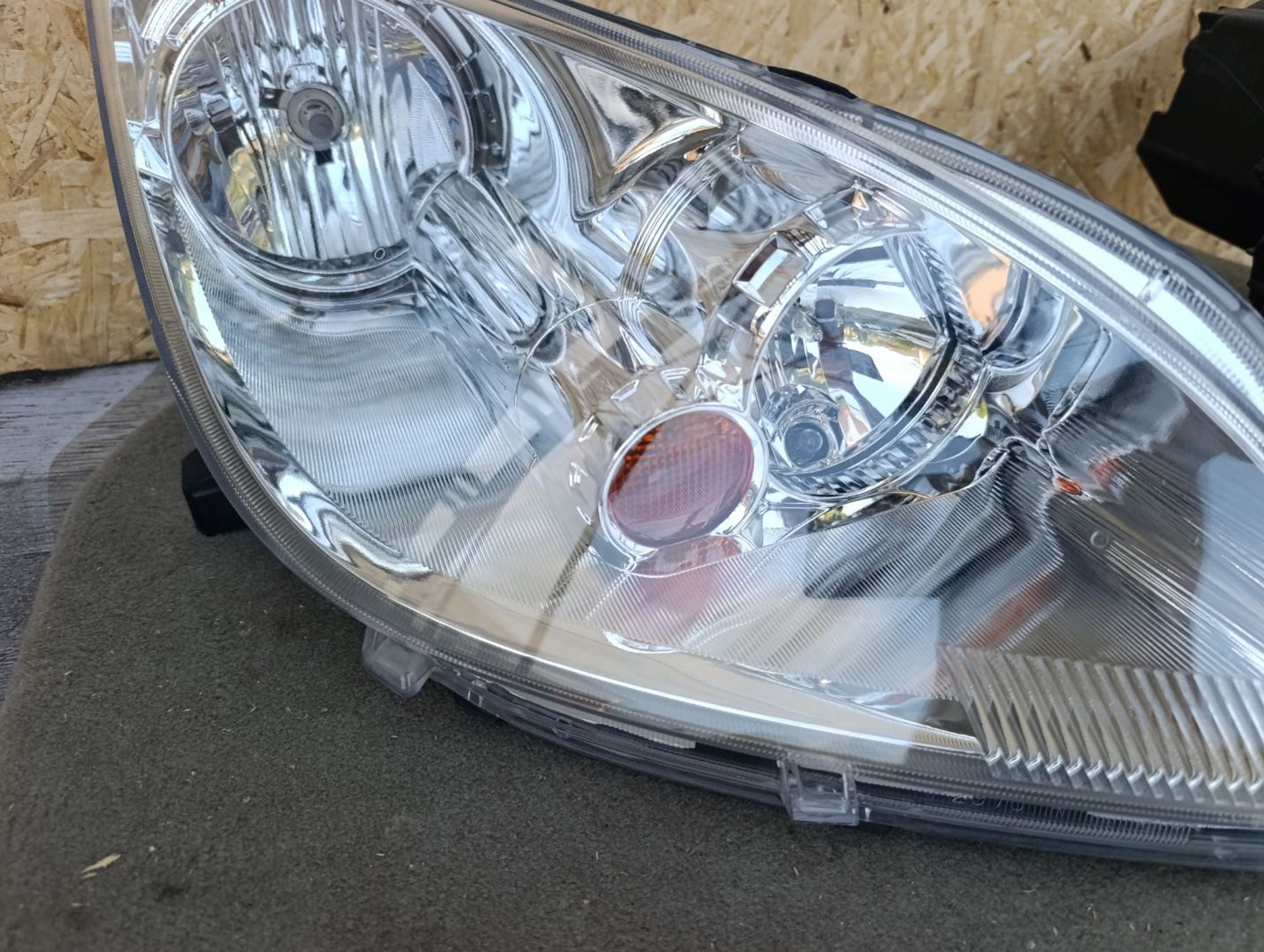 https://ycs.partsauto.market/partsauto-images/thmbs/userImages/d9b05010c61782443e0b3e264cf05921/part/a8517cf3-c431-442b-a83c-c84bb1a0b815_1784991453319.jpg