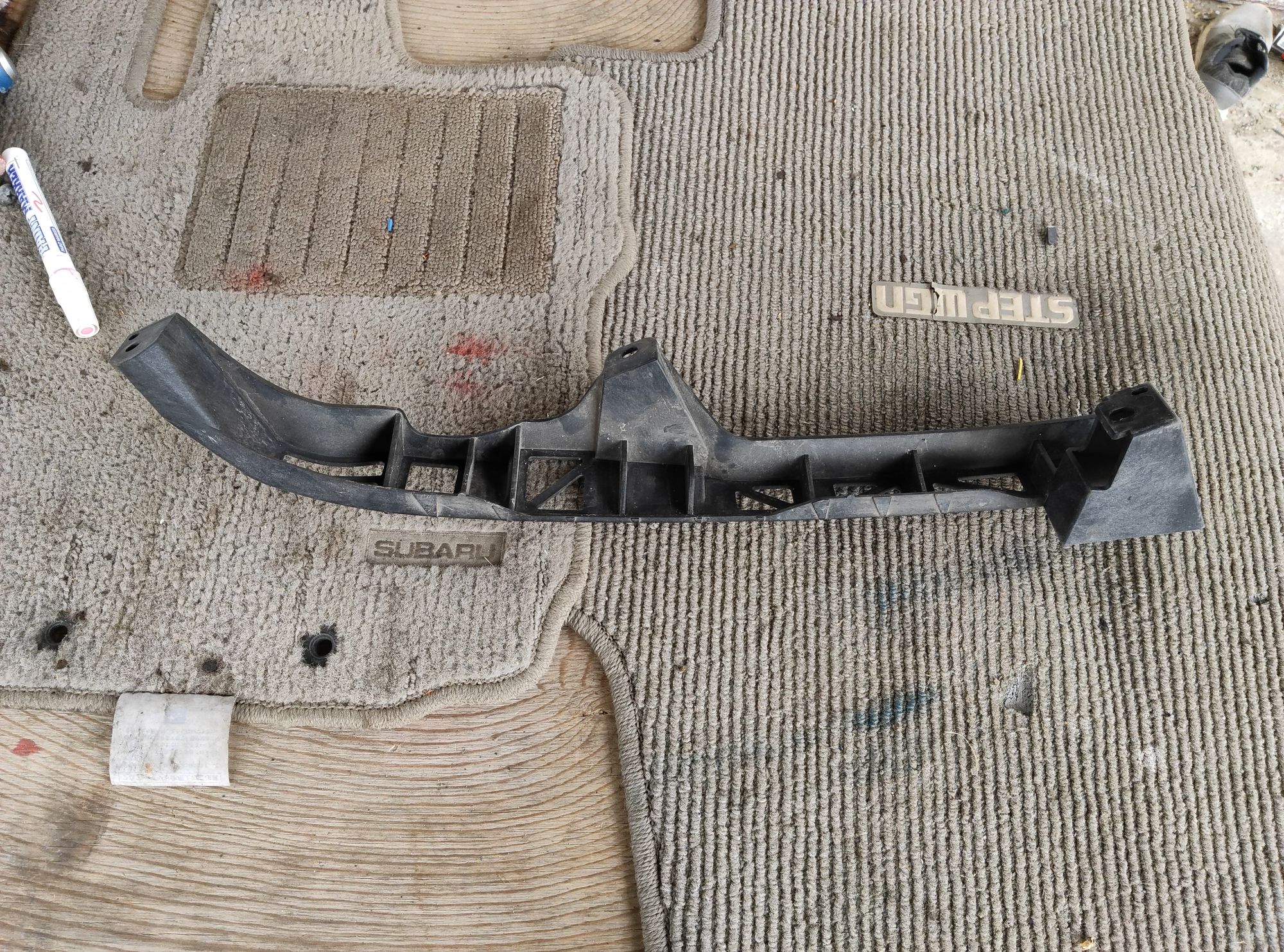 Кронштейн фары mazda 3 bk правый, 400 рублей, Ленина