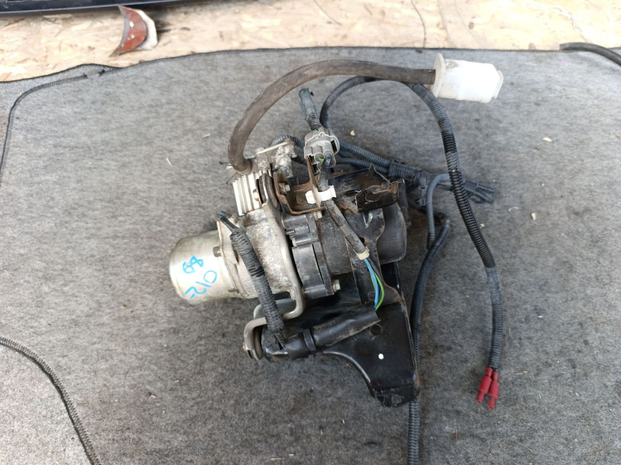https://ycs.partsauto.market/partsauto-images/thmbs/userImages/d9b05010c61782443e0b3e264cf05921/part/b44c39d4-00b5-4eb1-9998-c2e5a023e7e3_1781611449512.jpg