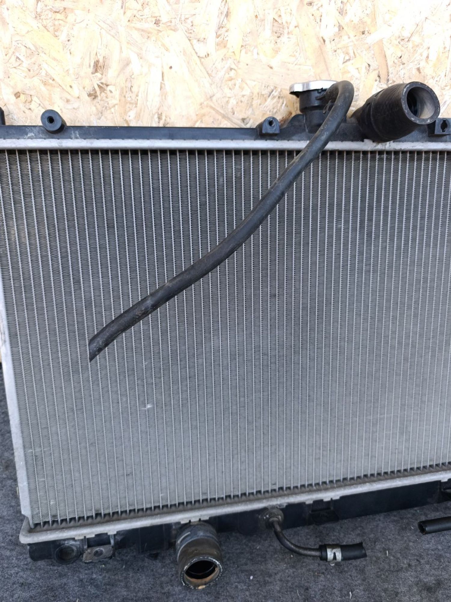 https://ycs.partsauto.market/partsauto-images/thmbs/userImages/d9b05010c61782443e0b3e264cf05921/part/b62e6f4d-7a7a-41ae-a5a8-ac70516dac6b_1781620101172.jpg