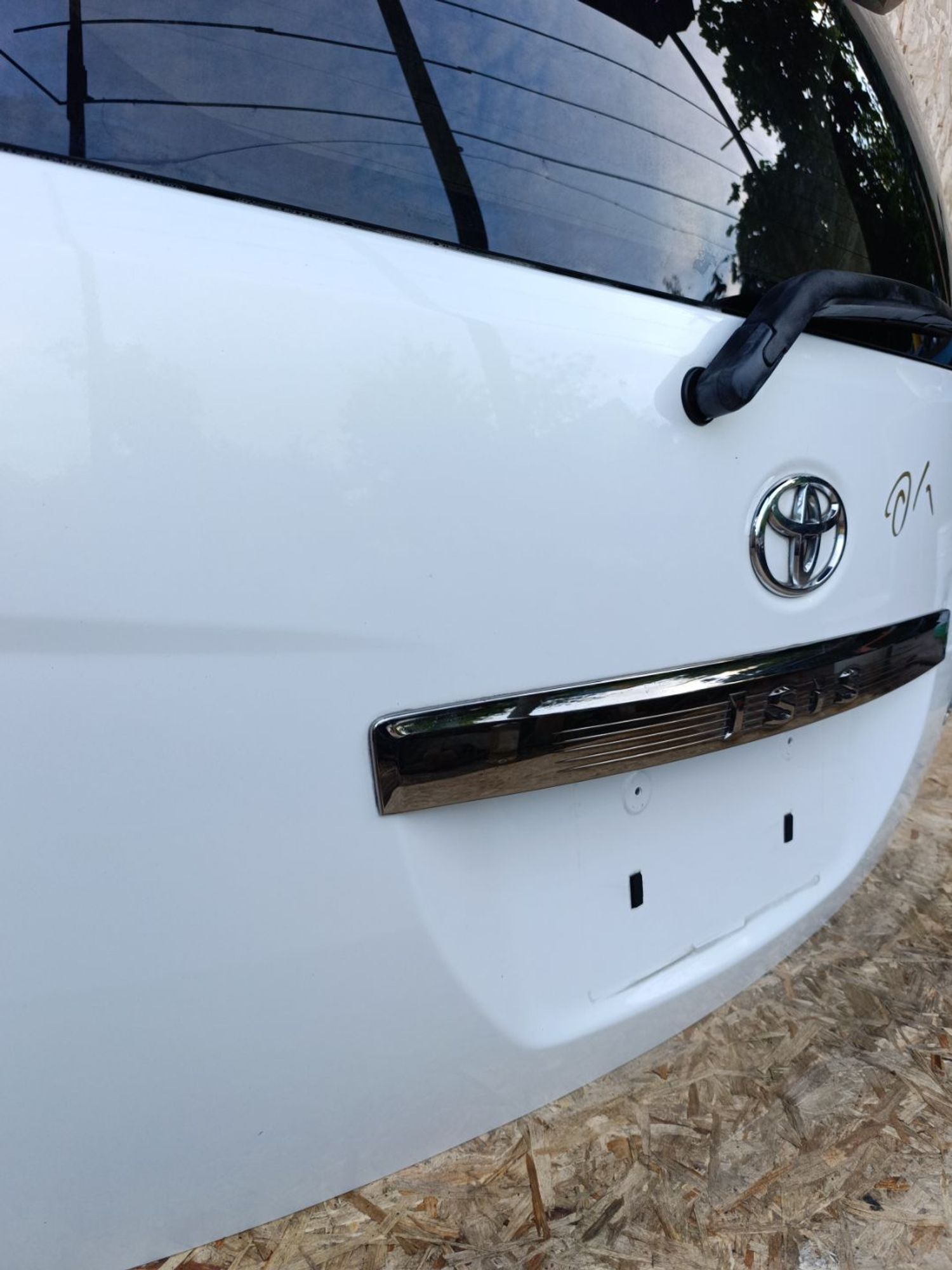 Крышка багажника Toyota Isis anm10, 20000 рублей, Ленина