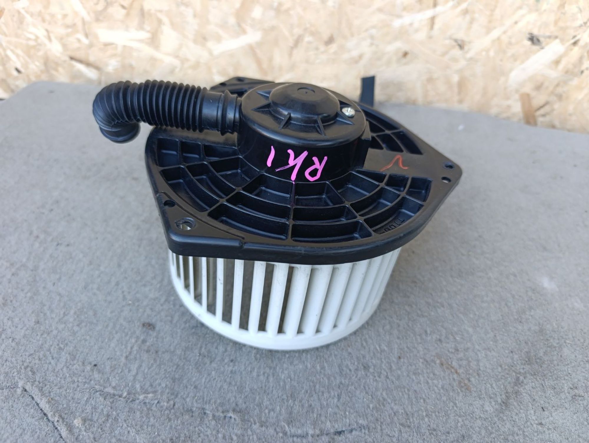https://ycs.partsauto.market/partsauto-images/thmbs/userImages/d9b05010c61782443e0b3e264cf05921/part/c15c51d5-1cc6-4701-9331-203f09f3662c_1785423719177.jpg