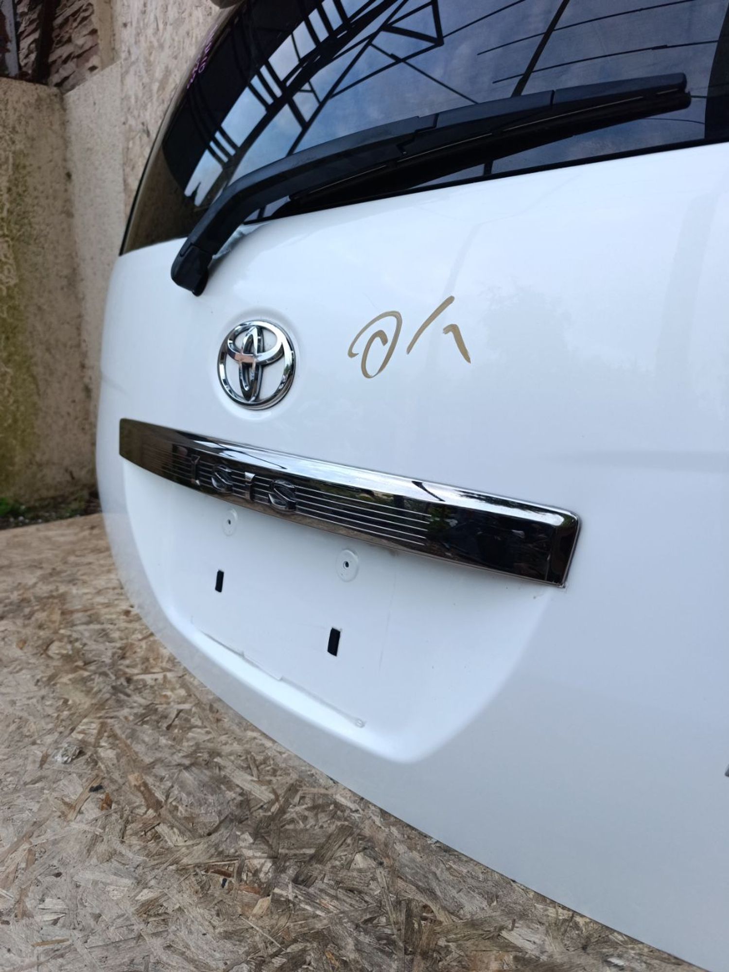 Крышка багажника Toyota Isis anm10, 20000 рублей, Ленина