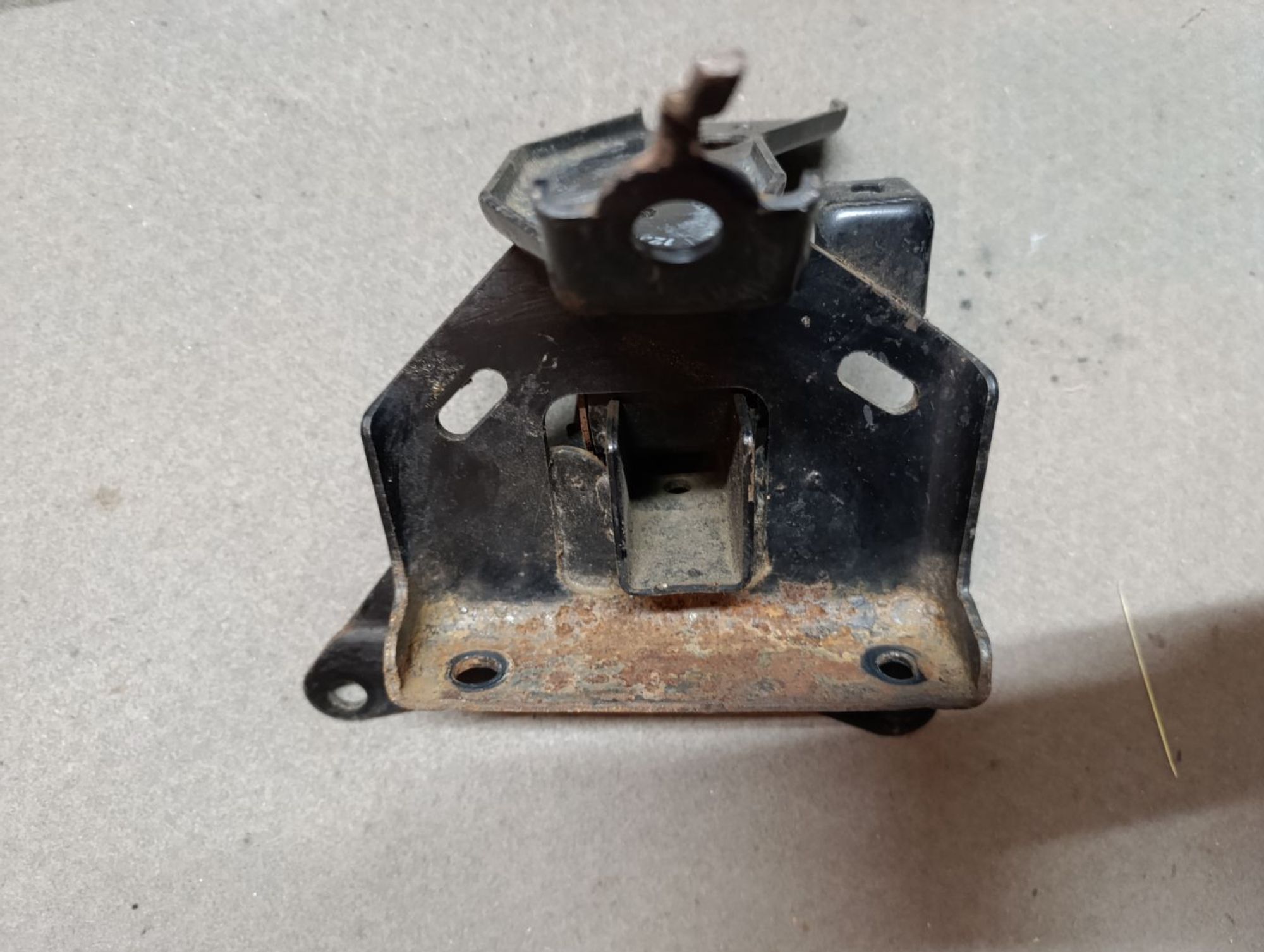 Подушка двигателя левая Toyota Ractis Ncp105, 400 рублей, Ленина