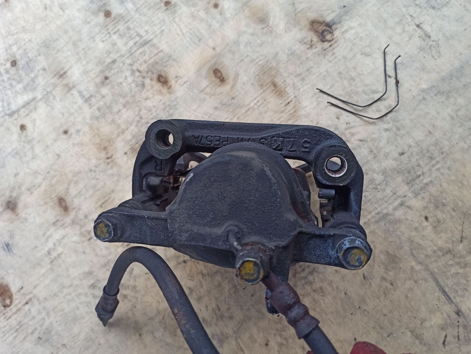 Суппорт  передний правый Toyota Mark 2 gx90, 2000 рублей, Ленина