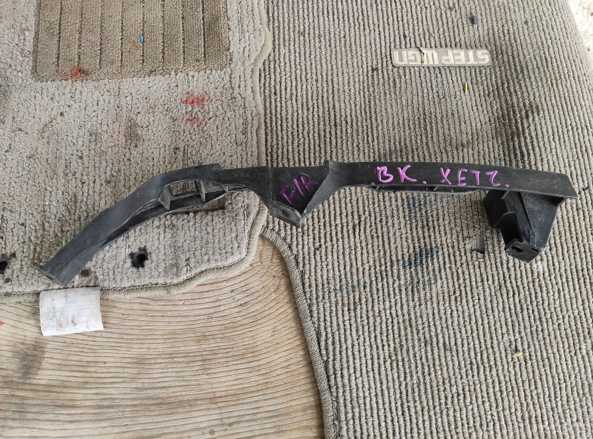 Кронштейн фары mazda 3 bk правый, 400 рублей, Ленина