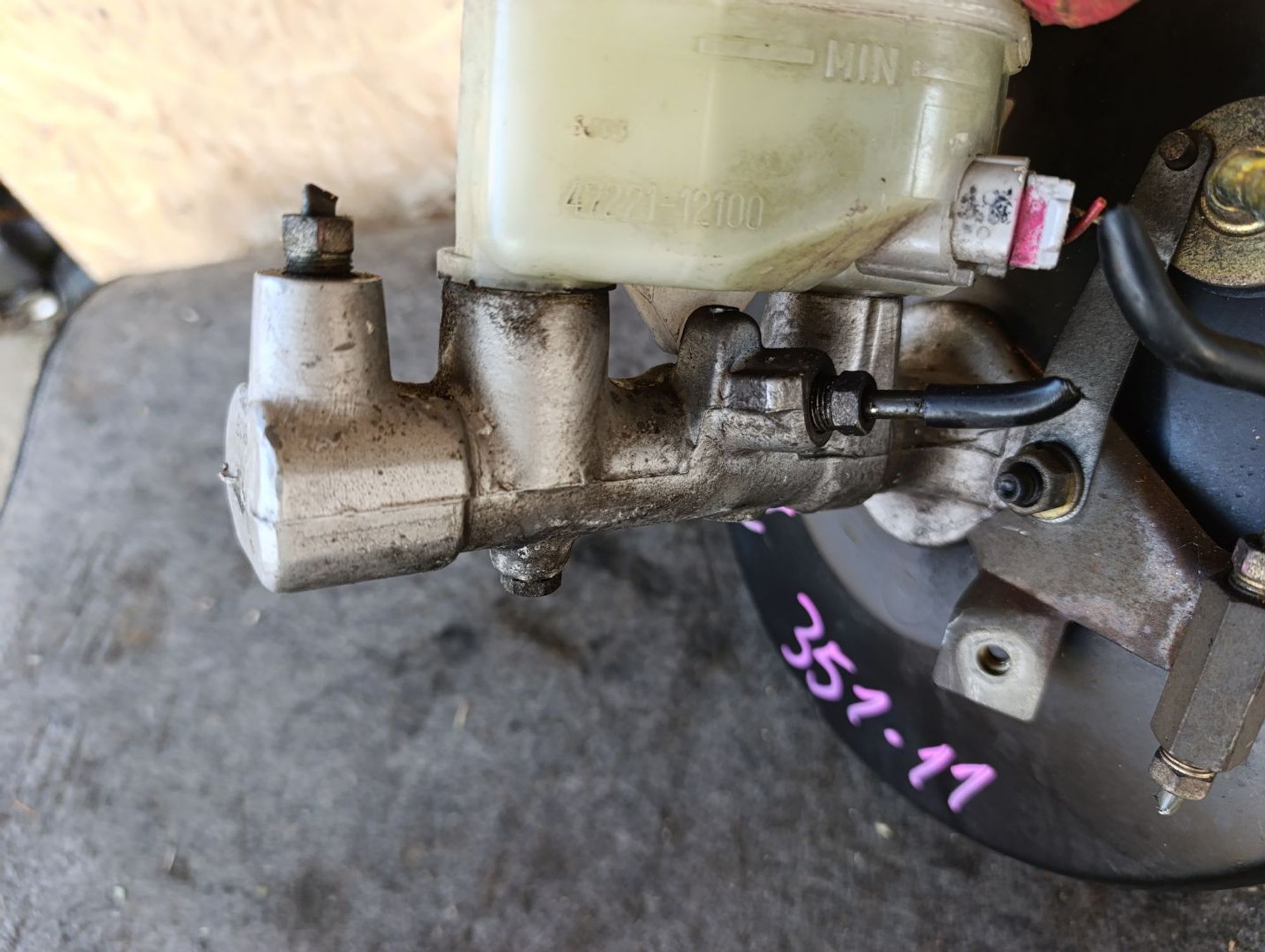 https://ycs.partsauto.market/partsauto-images/thmbs/userImages/d9b05010c61782443e0b3e264cf05921/part/c77ac3c2-31b1-4510-a726-09335b7fccbd_1783754192588.jpg