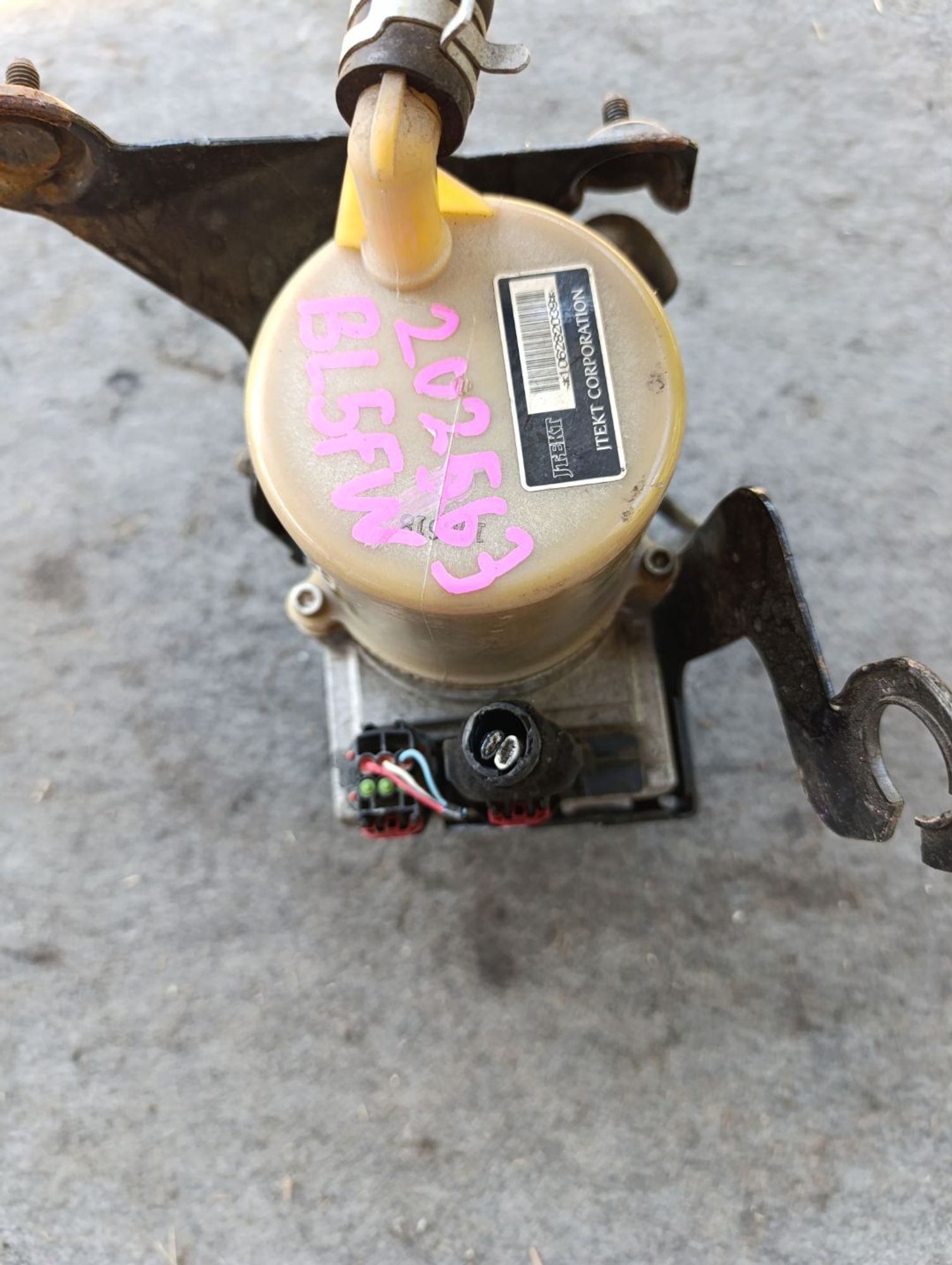 https://ycs.partsauto.market/partsauto-images/thmbs/userImages/d9b05010c61782443e0b3e264cf05921/part/cc536d24-f30e-492d-aac6-783496cf4858_1783069651758.jpg