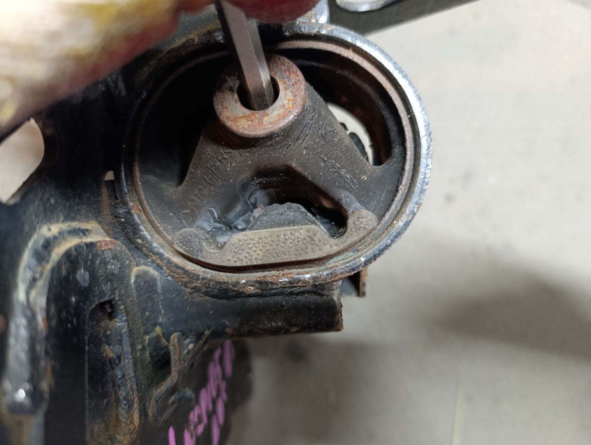 Подушка двигателя левая Toyota Ractis Ncp105, 400 рублей, Ленина