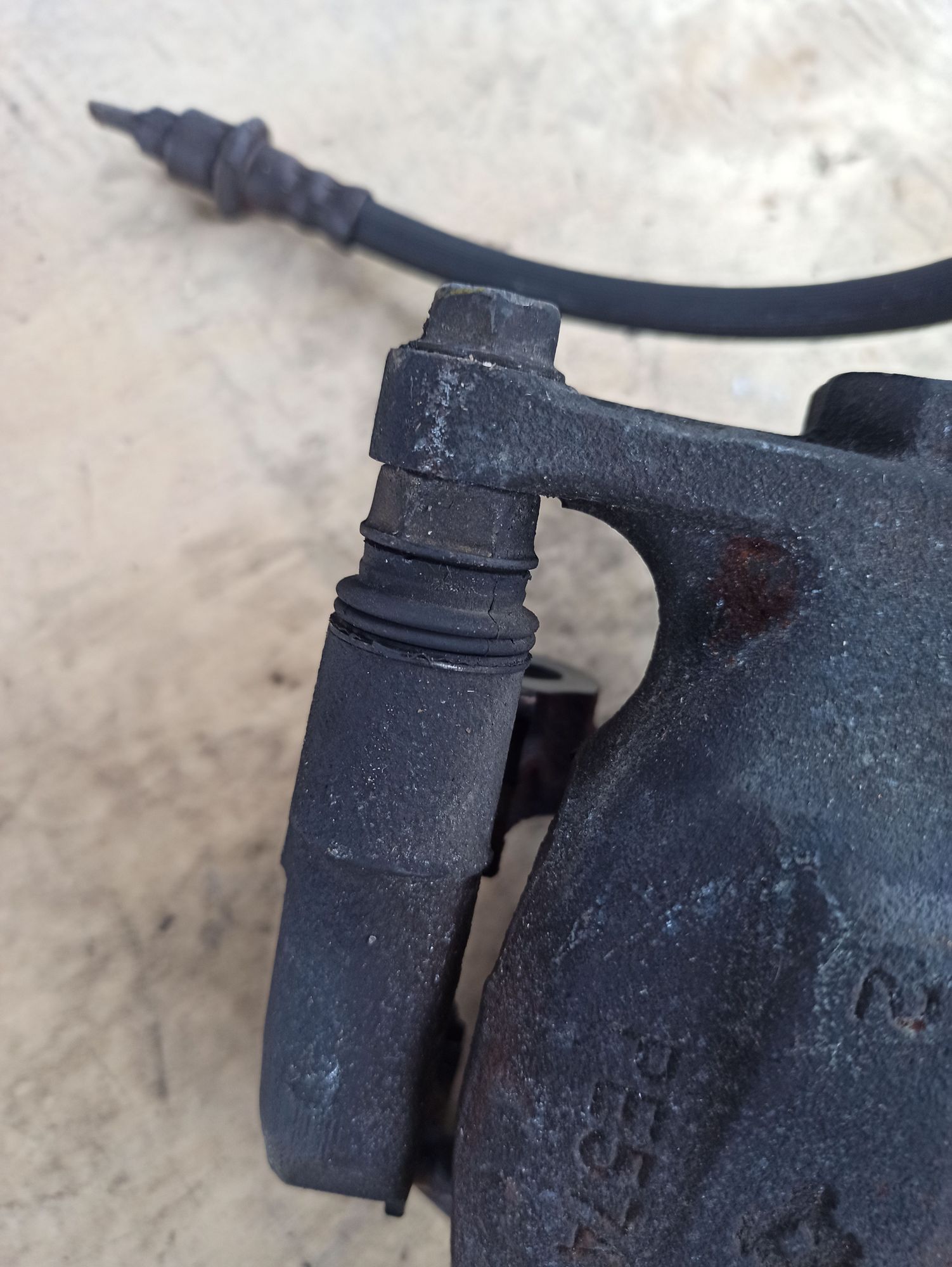 Суппорт  передний правый Toyota Mark 2 gx90, 2000 рублей, Ленина