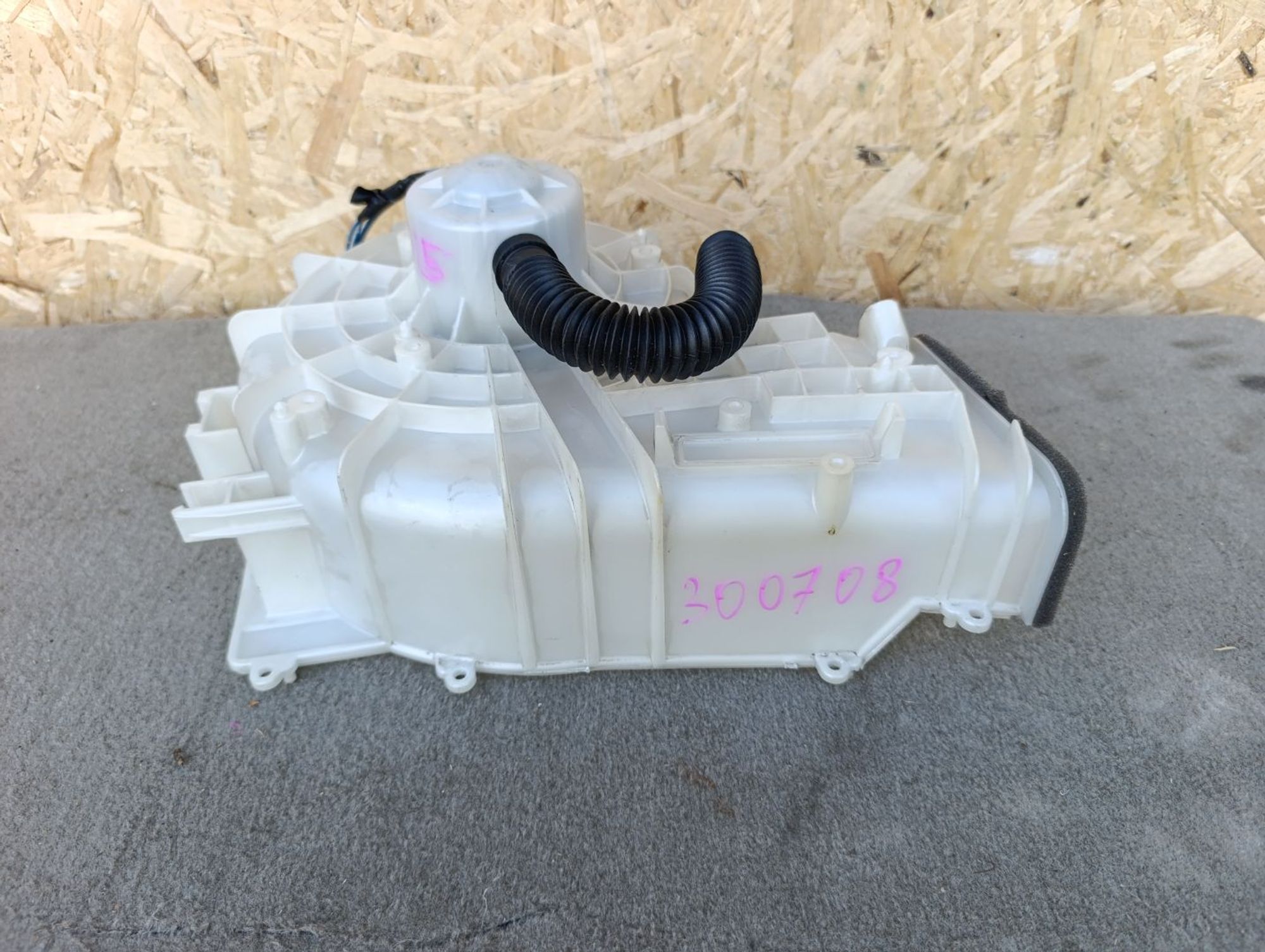 https://ycs.partsauto.market/partsauto-images/thmbs/userImages/d9b05010c61782443e0b3e264cf05921/part/ddb541fc-76ce-40e6-abd2-97845668d57c_1785417529115.jpg