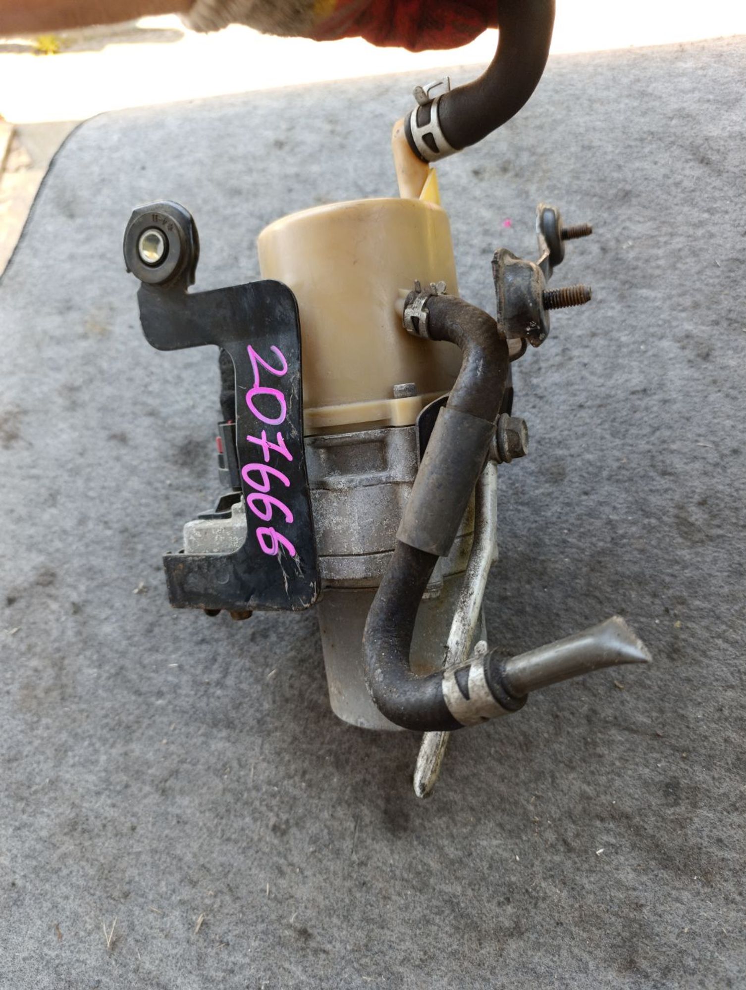 https://ycs.partsauto.market/partsauto-images/thmbs/userImages/d9b05010c61782443e0b3e264cf05921/part/e368c7f6-6ec5-4275-a4ca-e42d1abc12e0_1783069541766.jpg