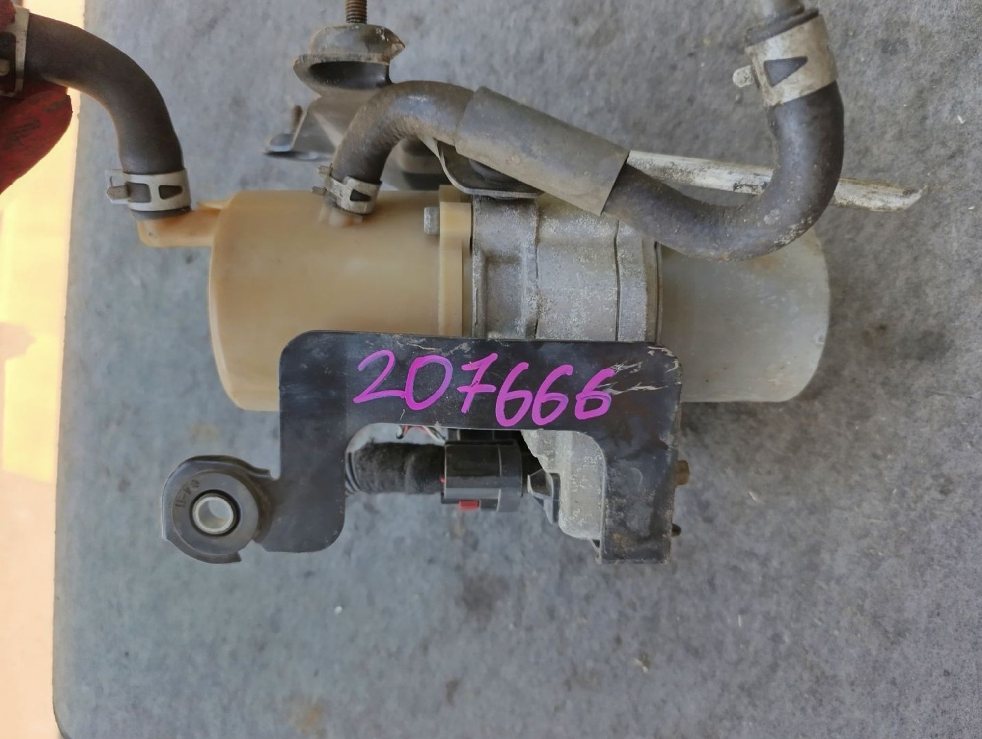 https://ycs.partsauto.market/partsauto-images/thmbs/userImages/d9b05010c61782443e0b3e264cf05921/part/e5726064-b530-4a81-86f1-2cc62c91c3d1_1783069540170.jpg