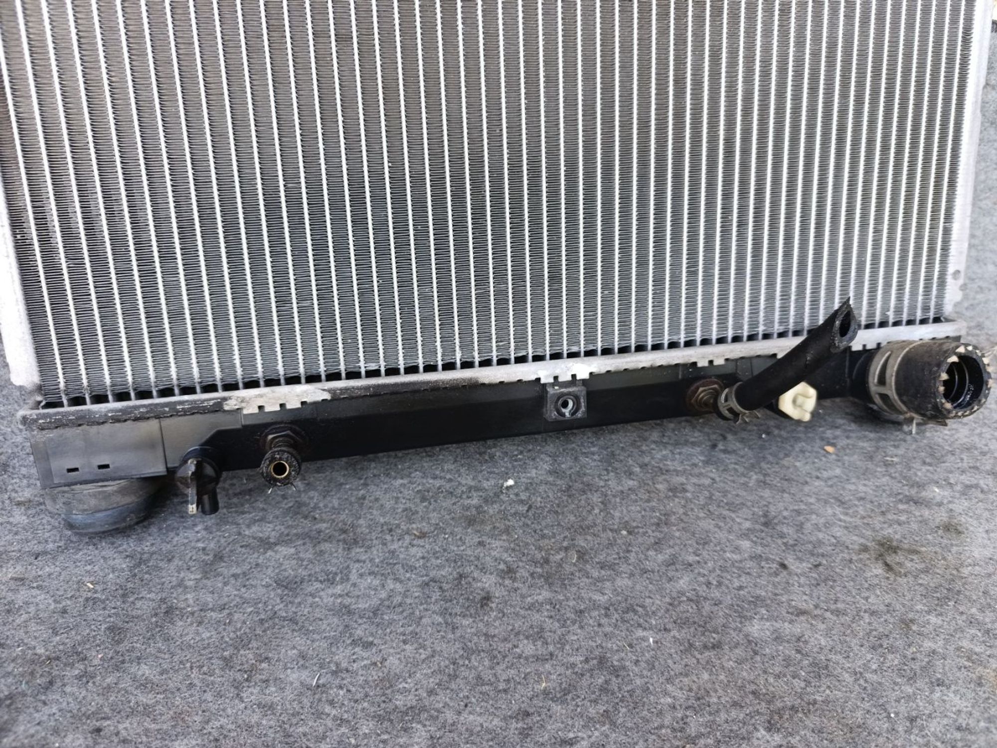 https://ycs.partsauto.market/partsauto-images/thmbs/userImages/d9b05010c61782443e0b3e264cf05921/part/e9166e92-7edd-4ff2-8741-0711762979e8_1781180795615.jpg